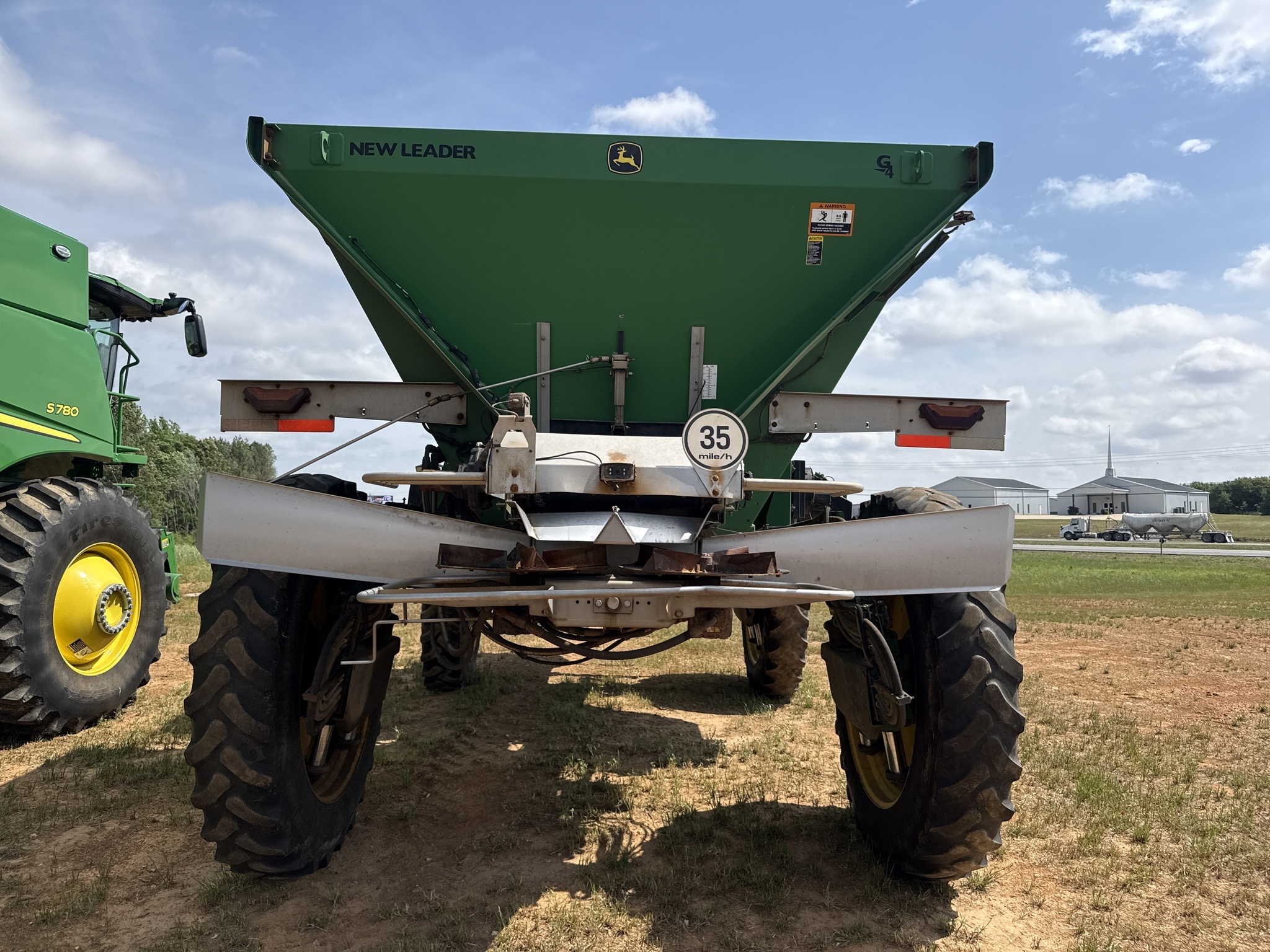 2023 John Deere 600R Loader and Skid Steer Attachment