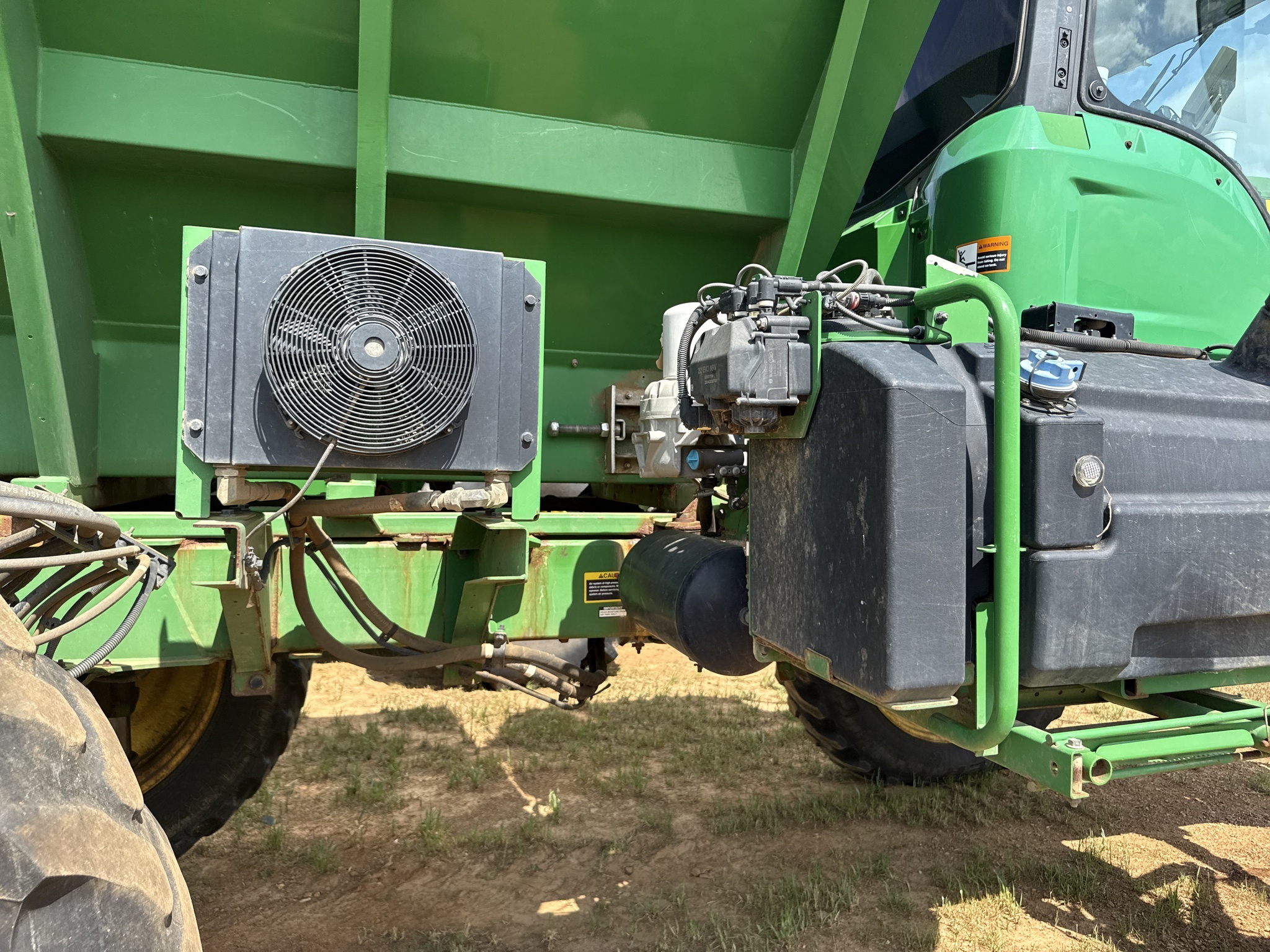 2023 John Deere 600R Loader and Skid Steer Attachment