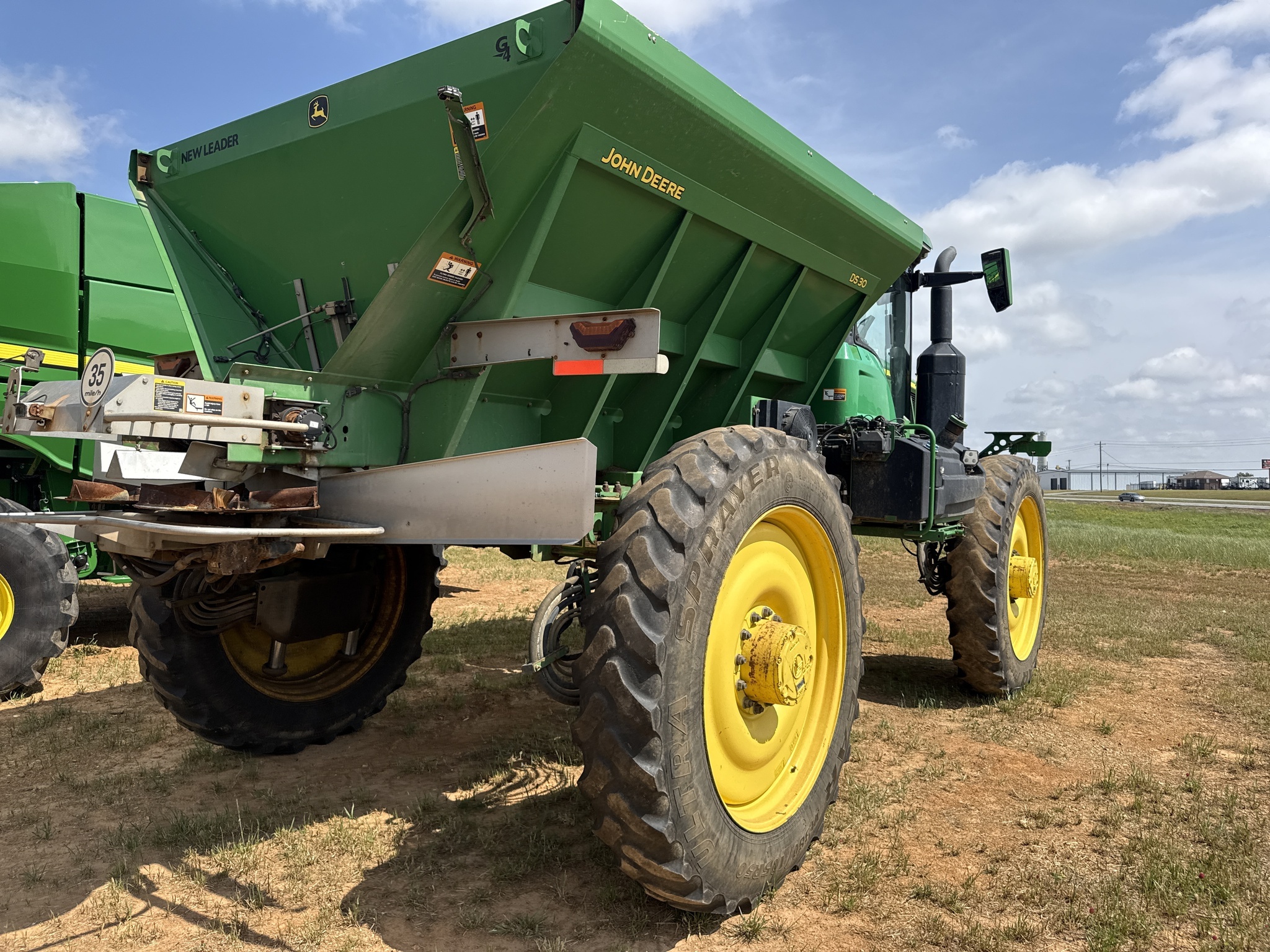 2023 John Deere 600R Loader and Skid Steer Attachment