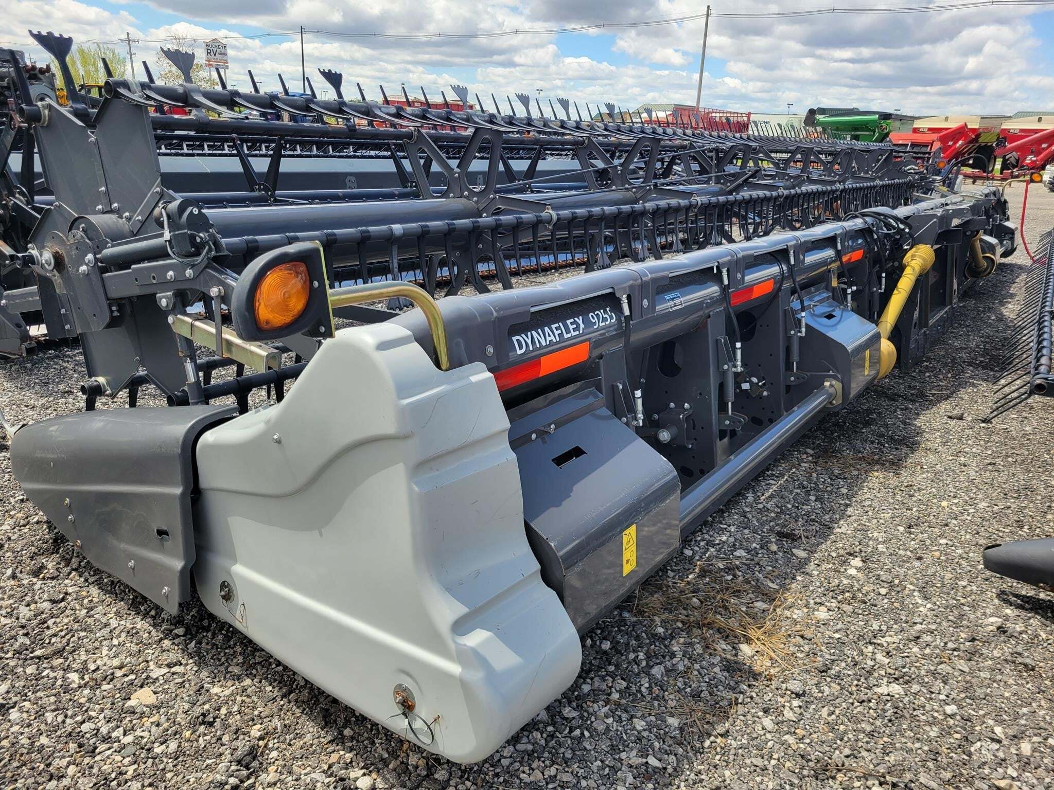 2016 Gleaner 9255 Platform
