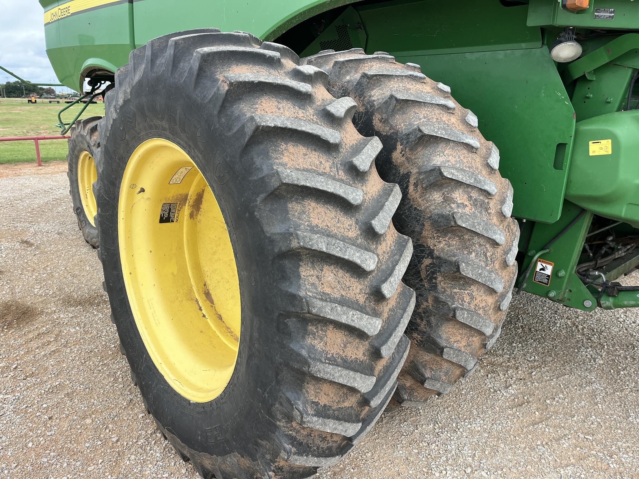 2011 John Deere S670 Combine