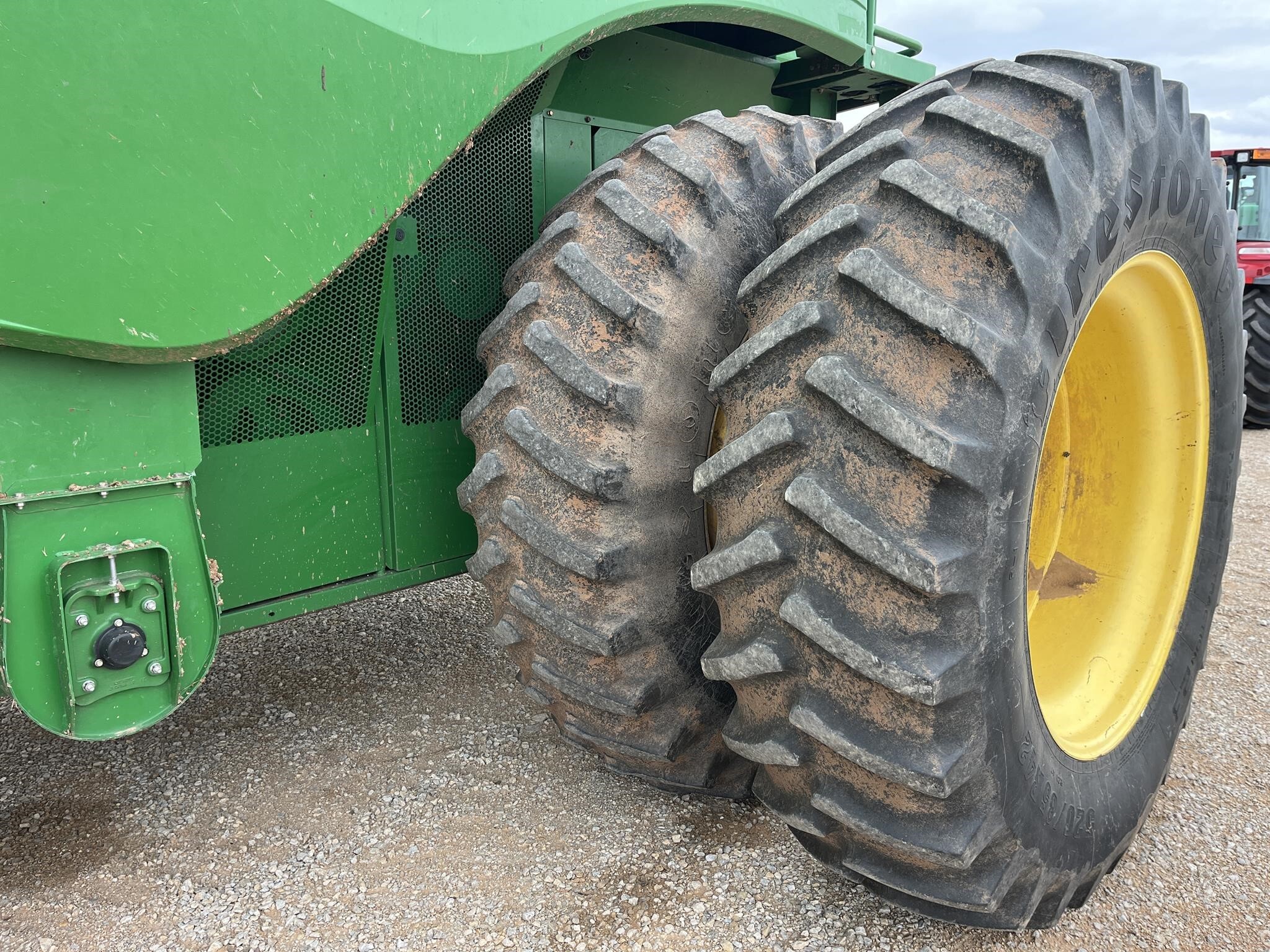 2011 John Deere S670 Combine