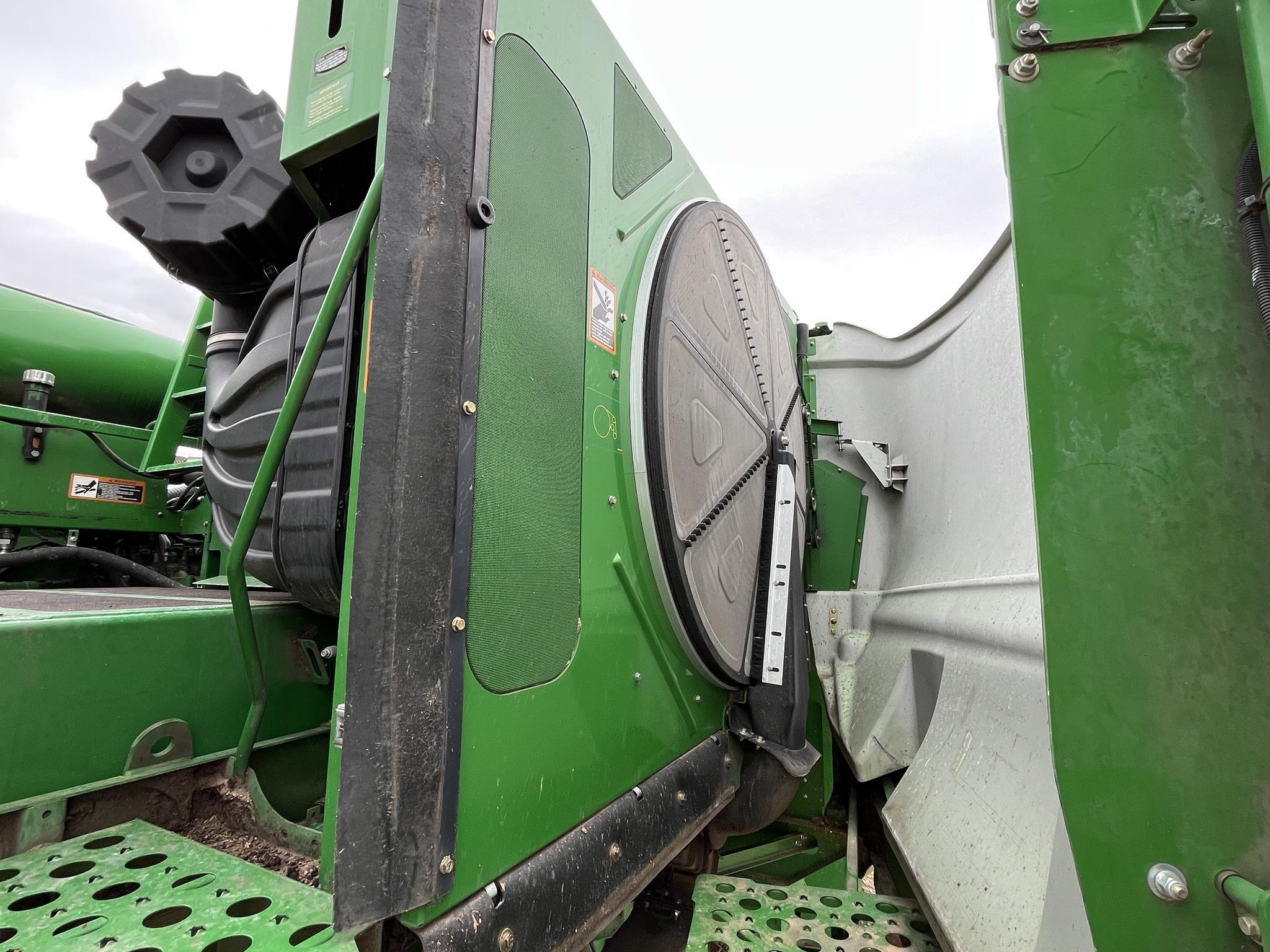2011 John Deere S670 Combine