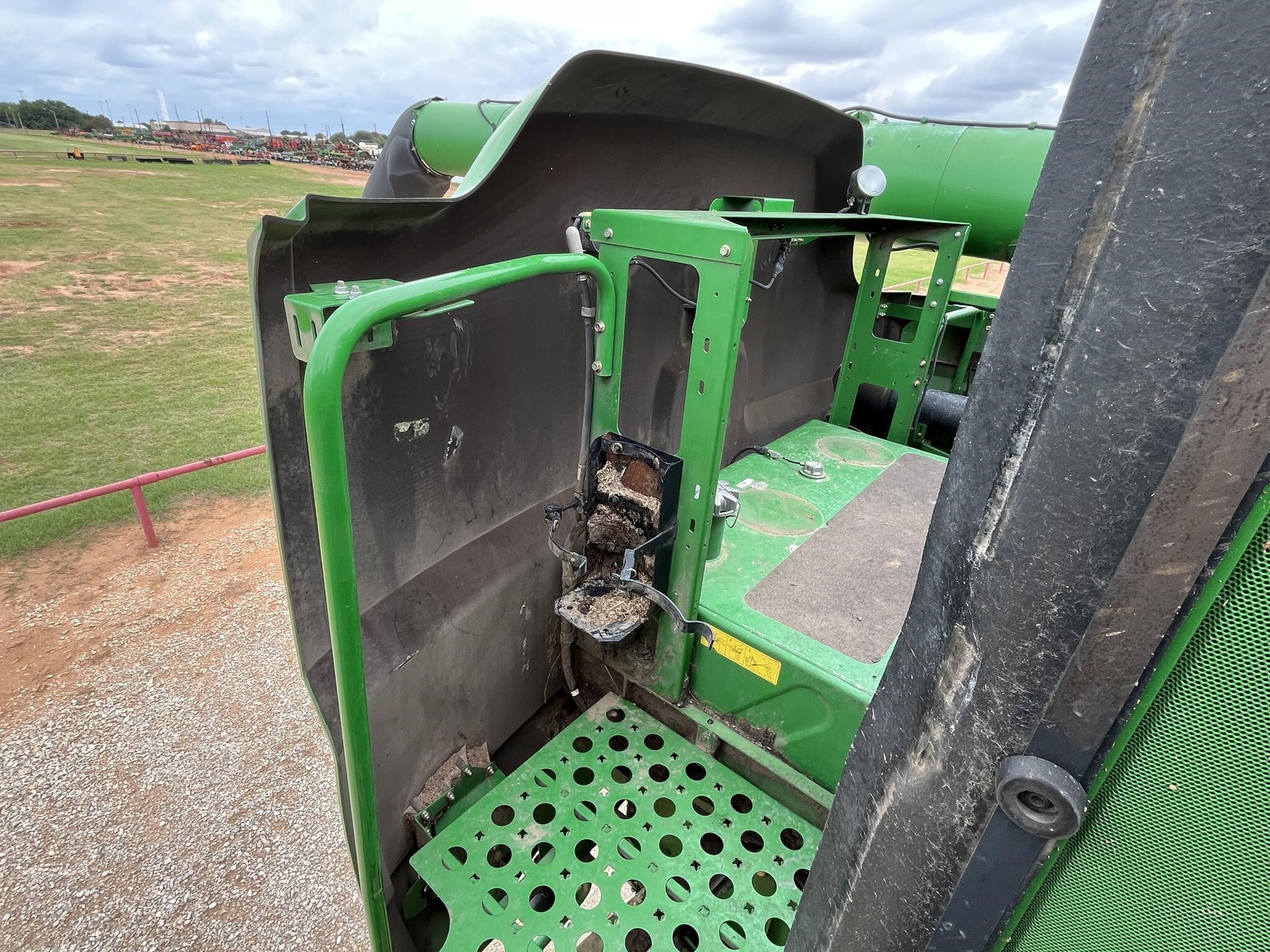 2011 John Deere S670 Combine