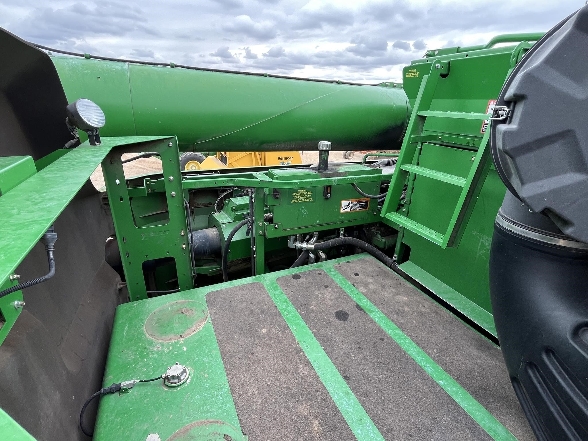 2011 John Deere S670 Combine