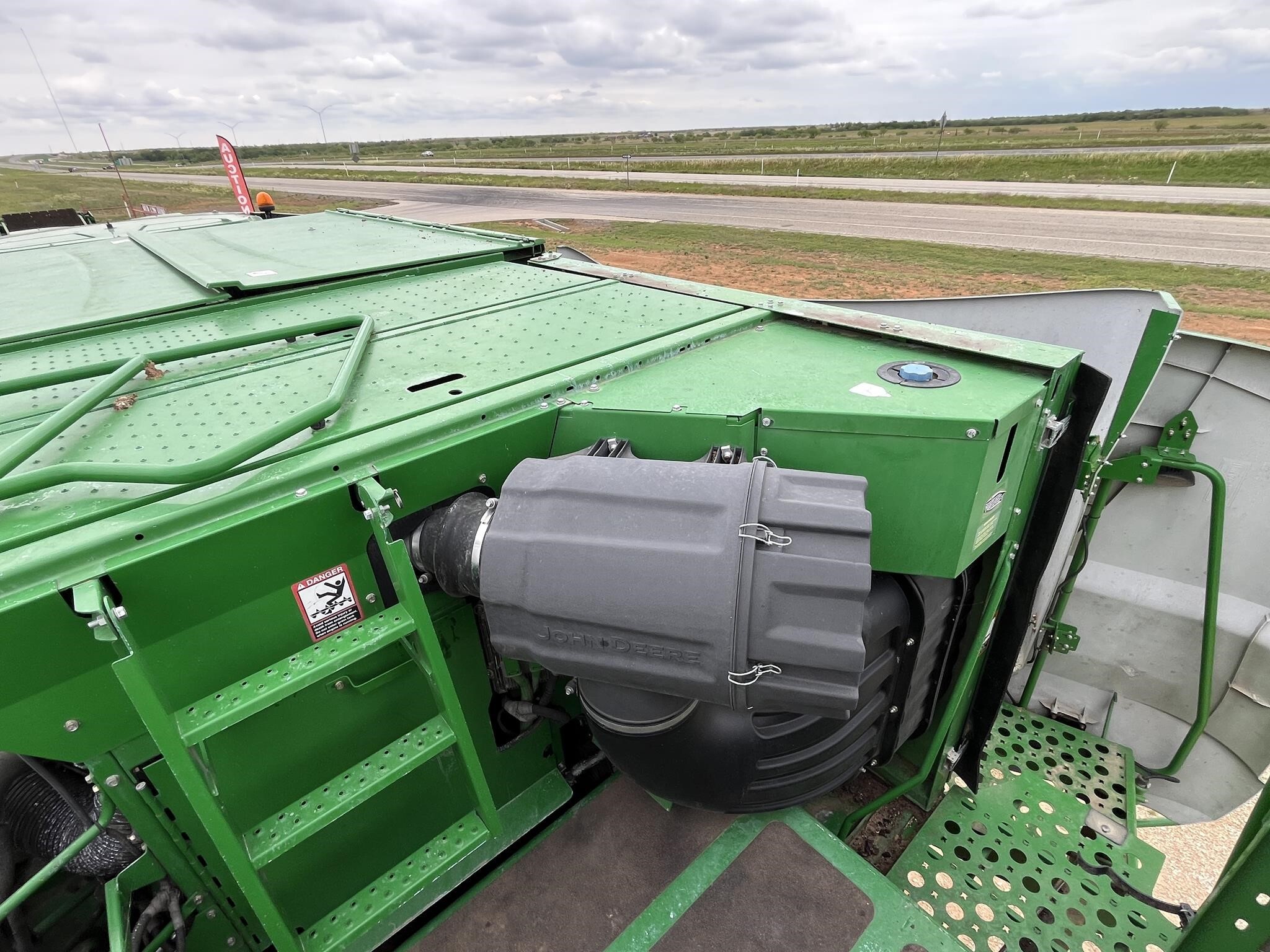 2011 John Deere S670 Combine