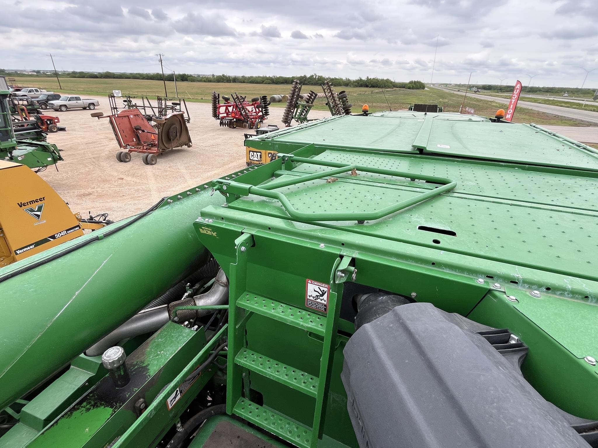 2011 John Deere S670 Combine