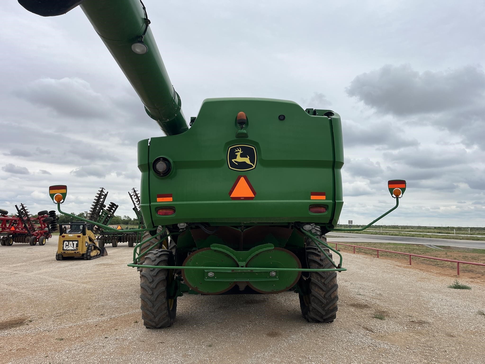 2011 John Deere S670 Combine