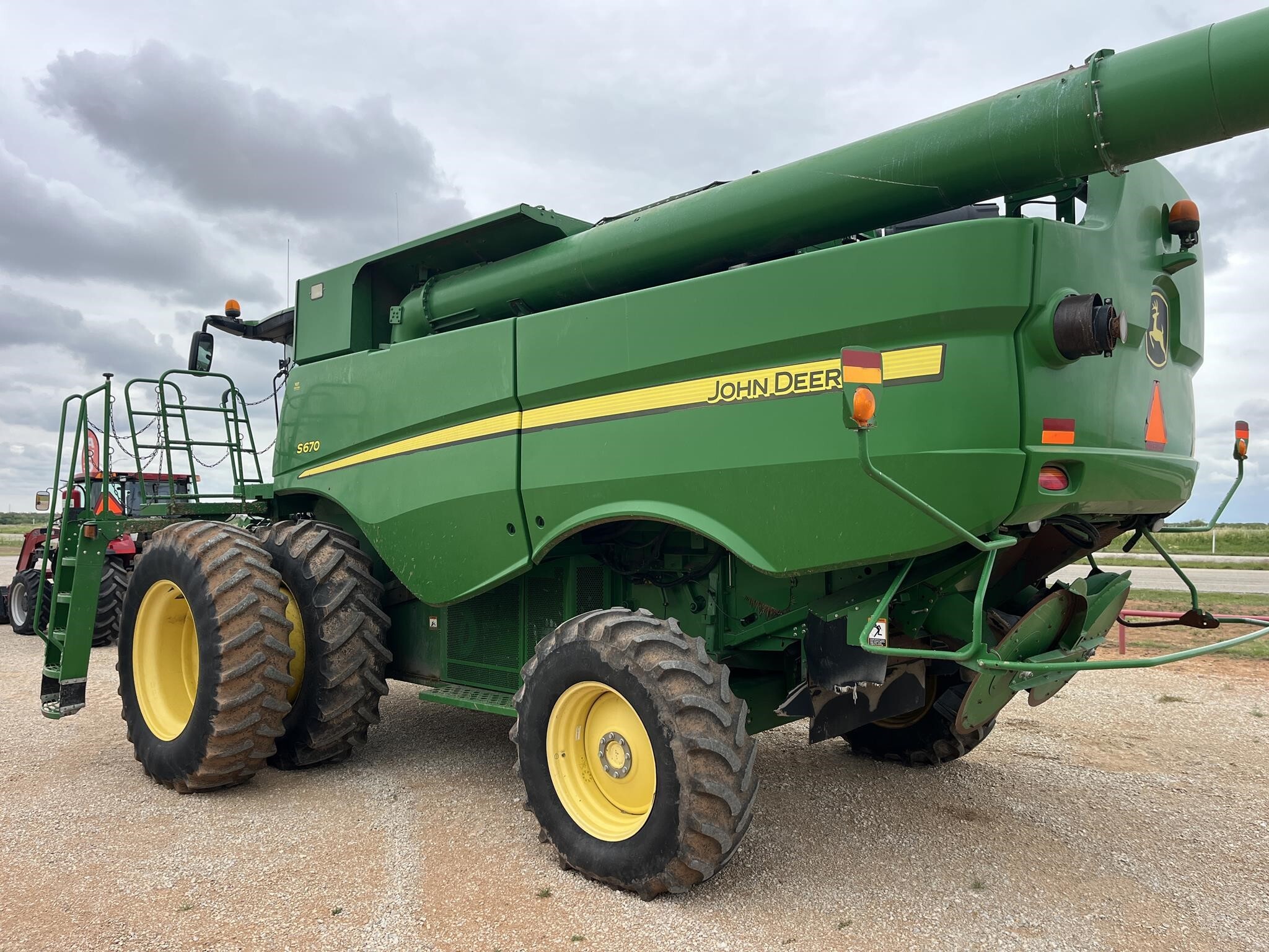 2011 John Deere S670 Combine