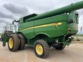 2011 John Deere S670 Combine