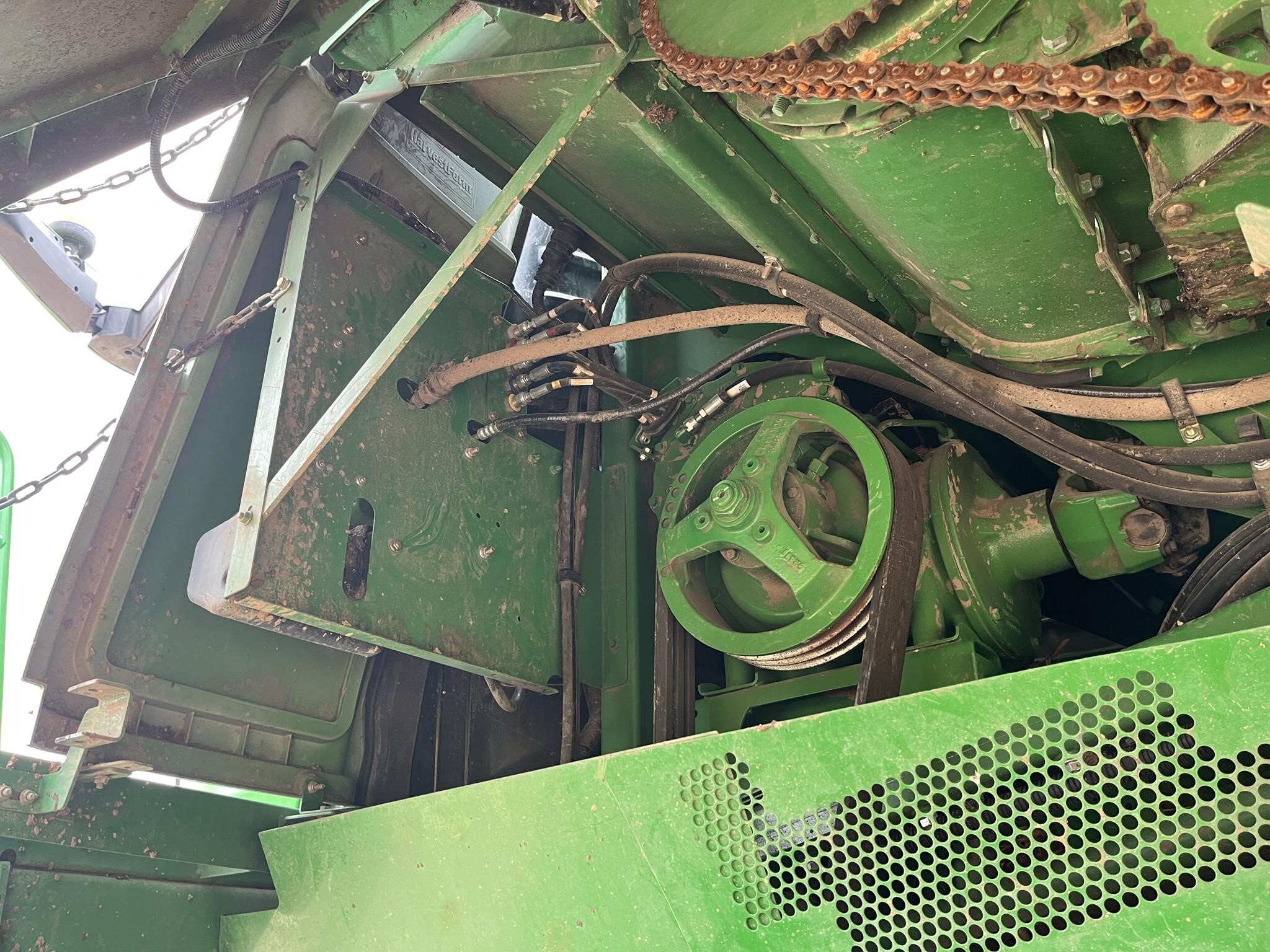 2011 John Deere S670 Combine