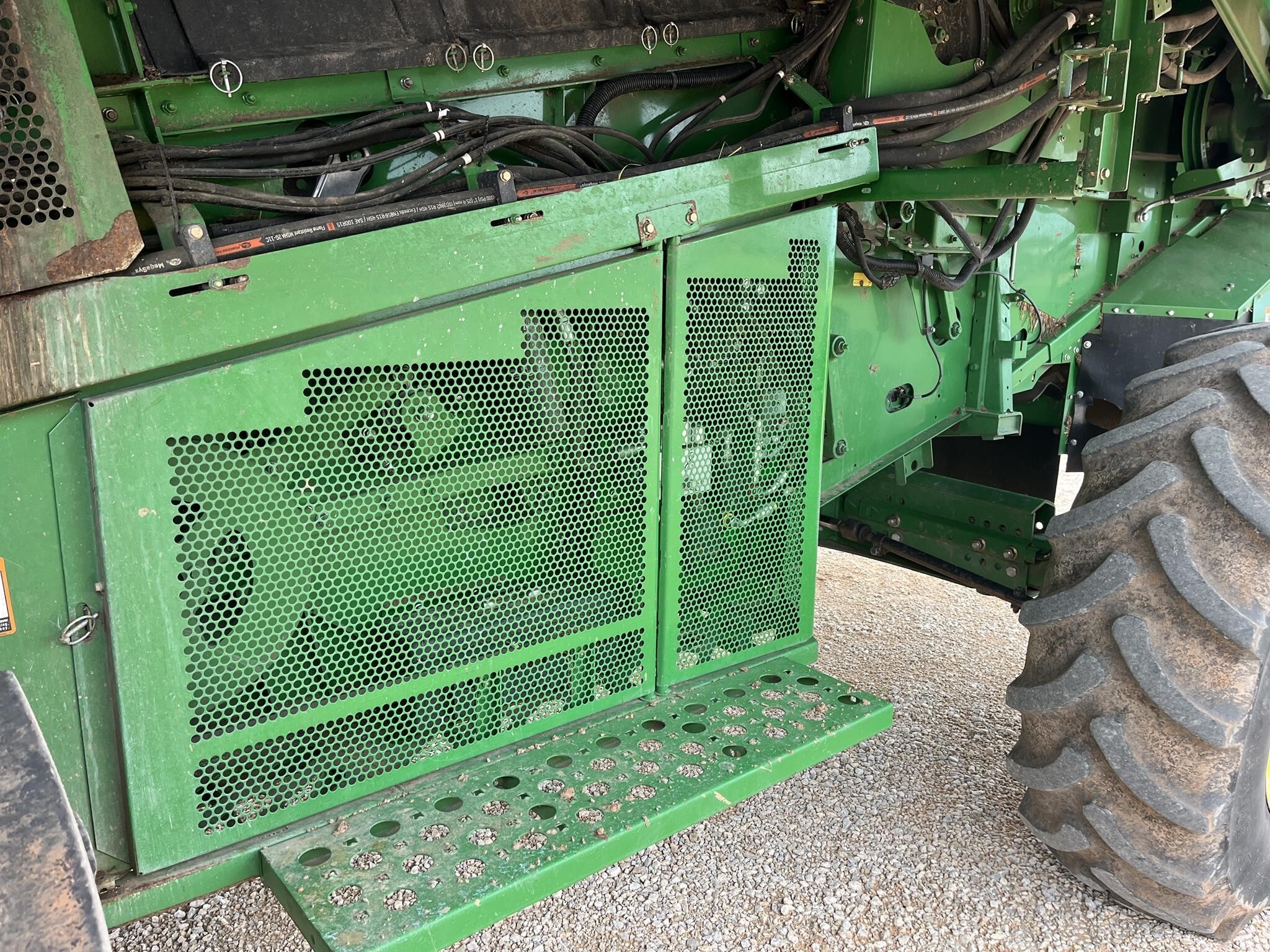 2011 John Deere S670 Combine