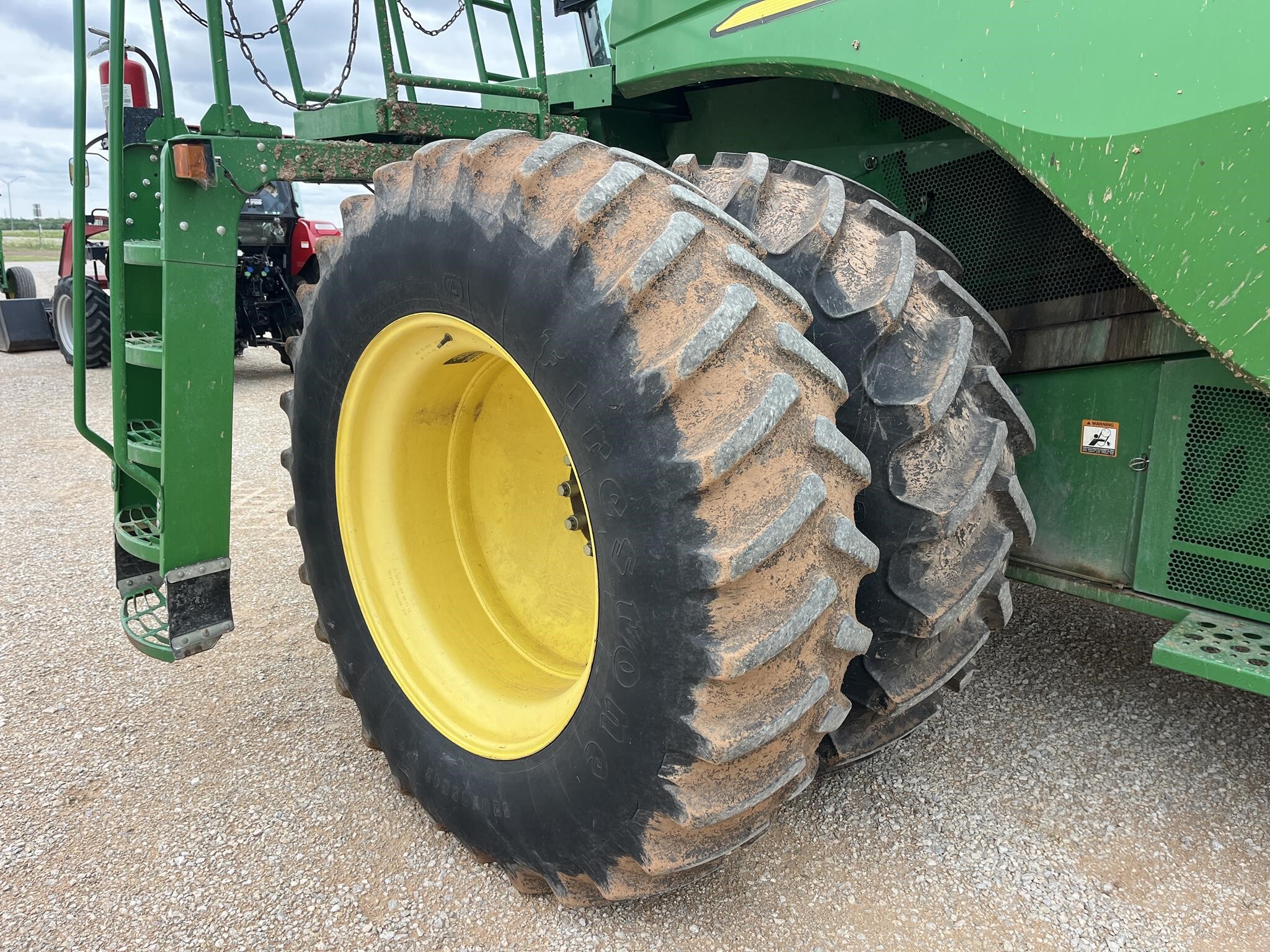 2011 John Deere S670 Combine