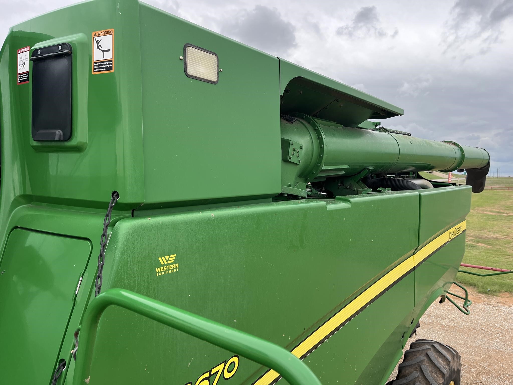 2011 John Deere S670 Combine