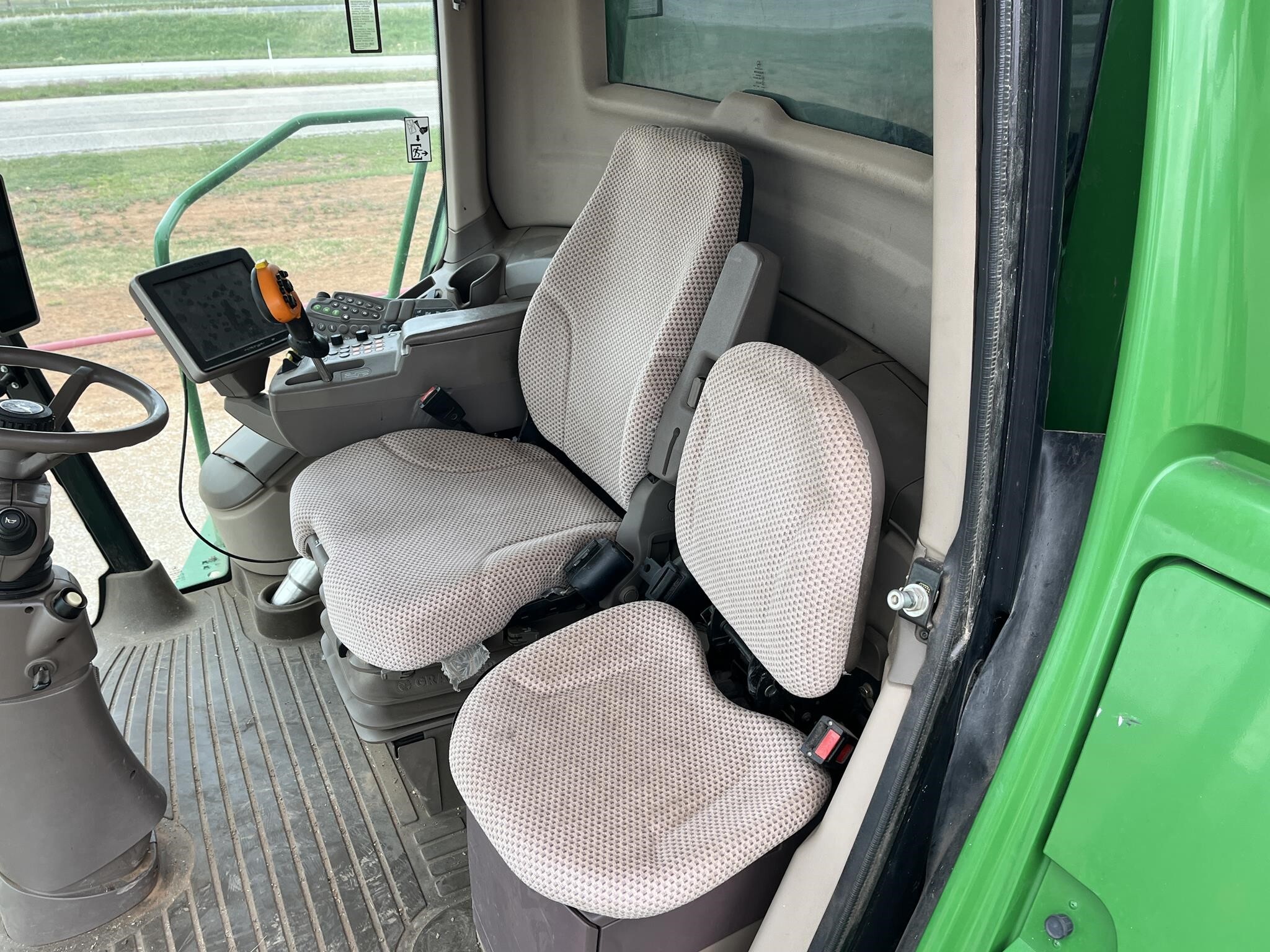 2011 John Deere S670 Combine