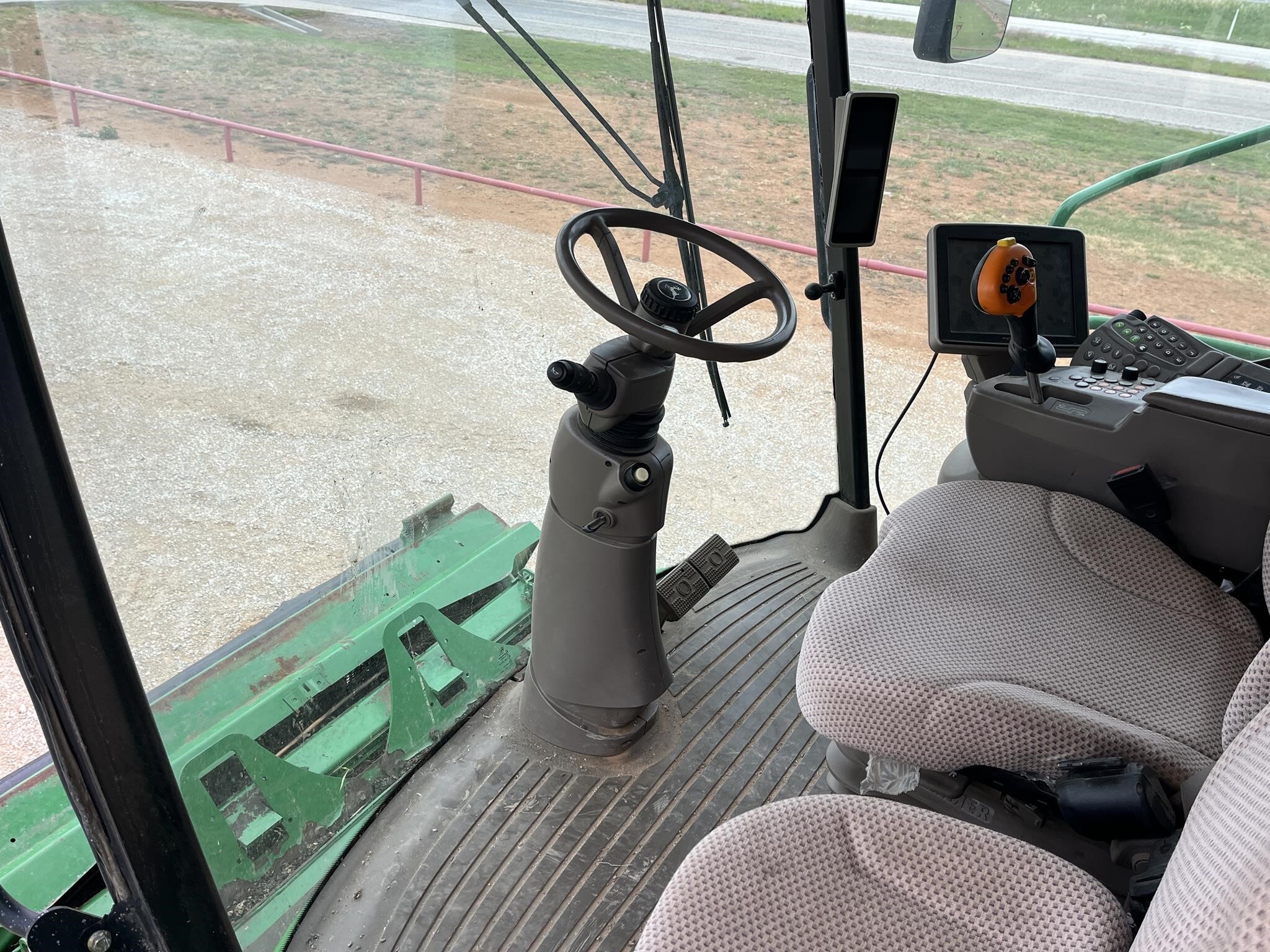 2011 John Deere S670 Combine