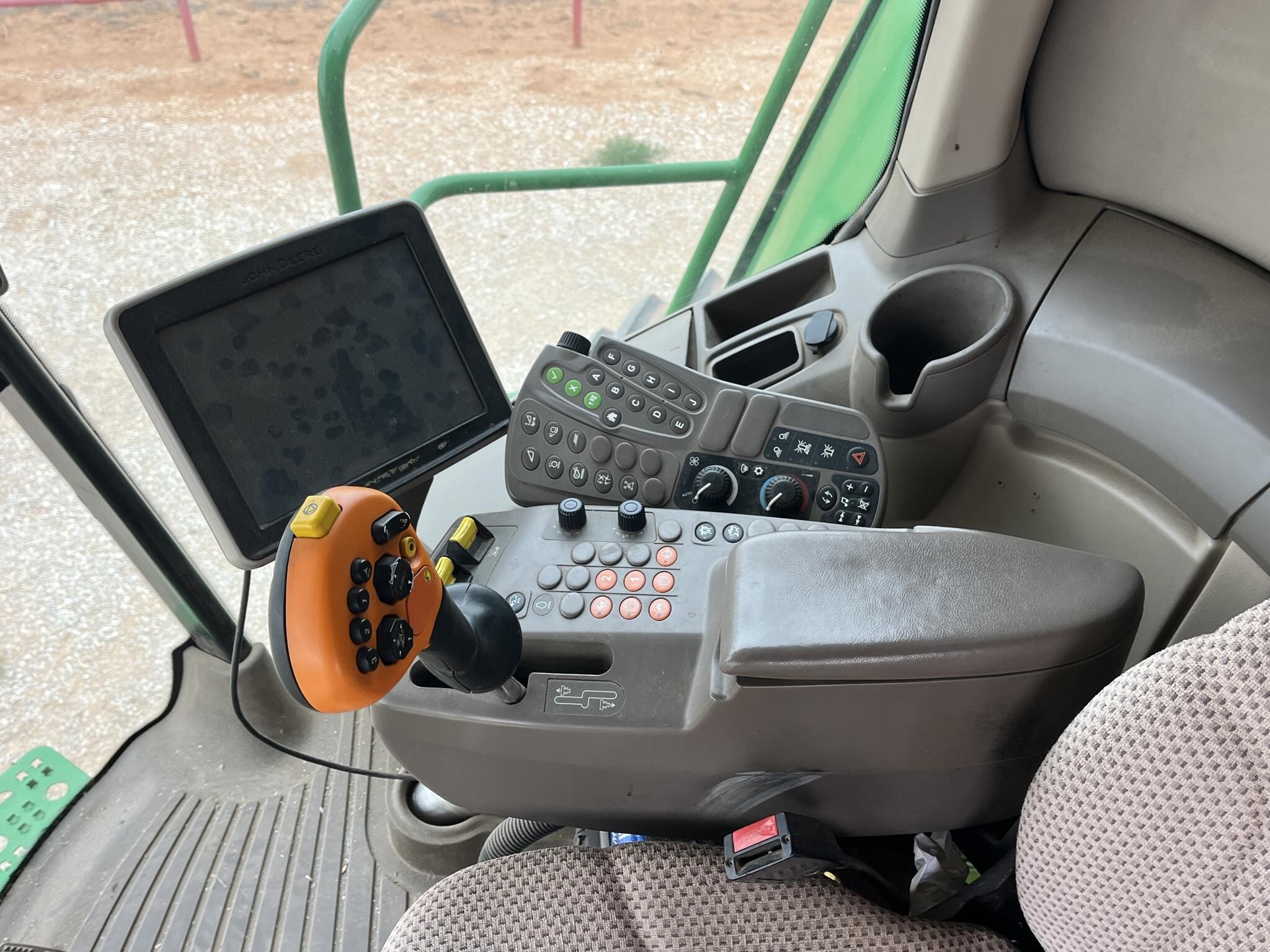 2011 John Deere S670 Combine