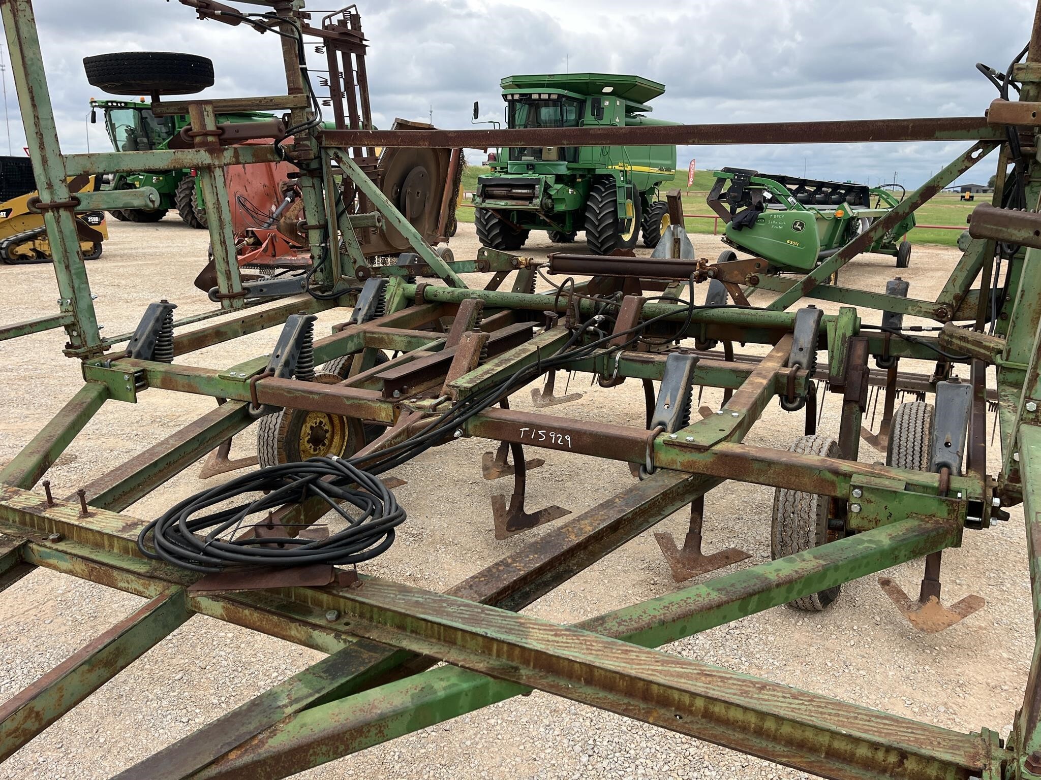  John Deere 1600 Chisel Plow