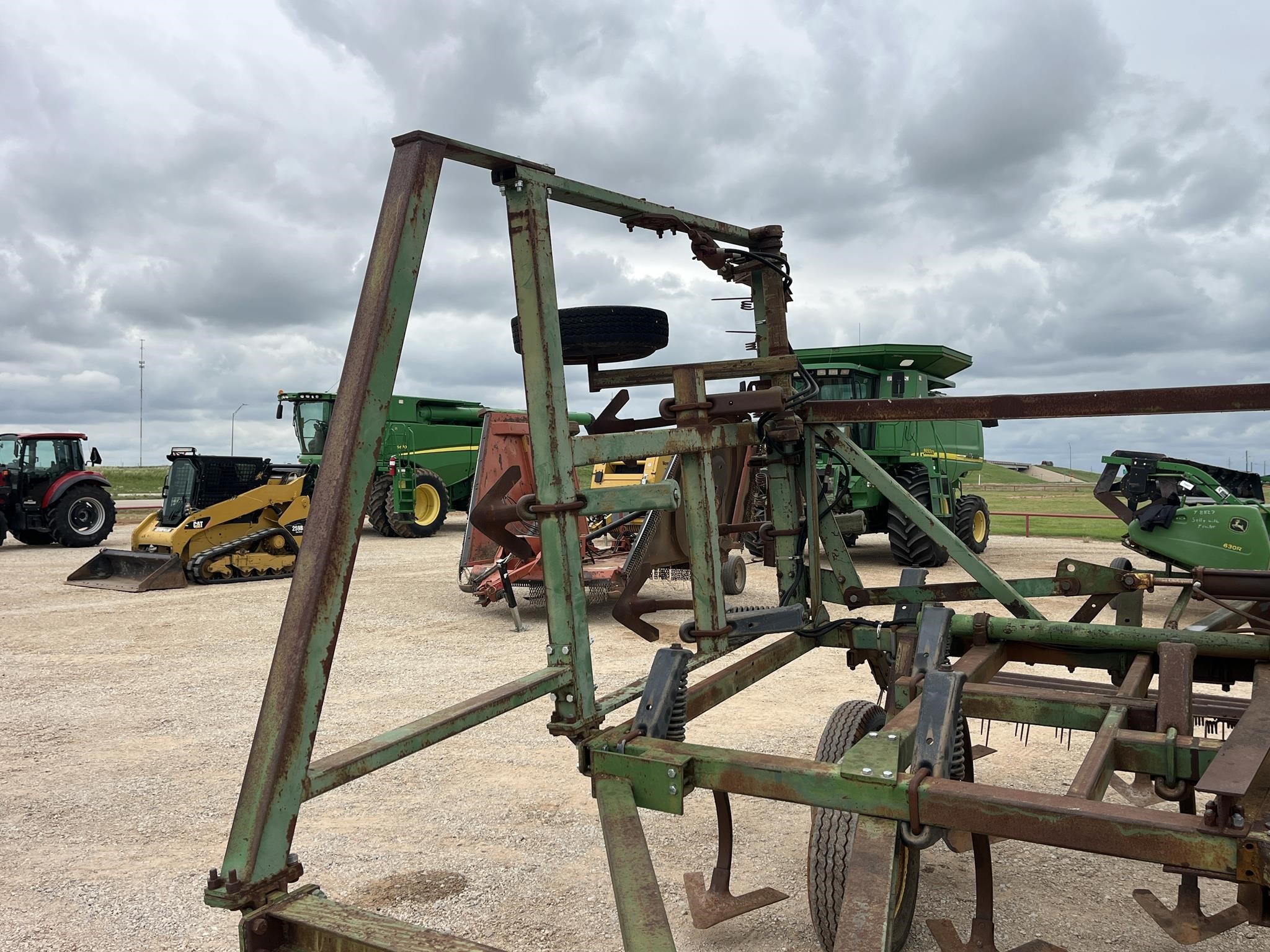  John Deere 1600 Chisel Plow