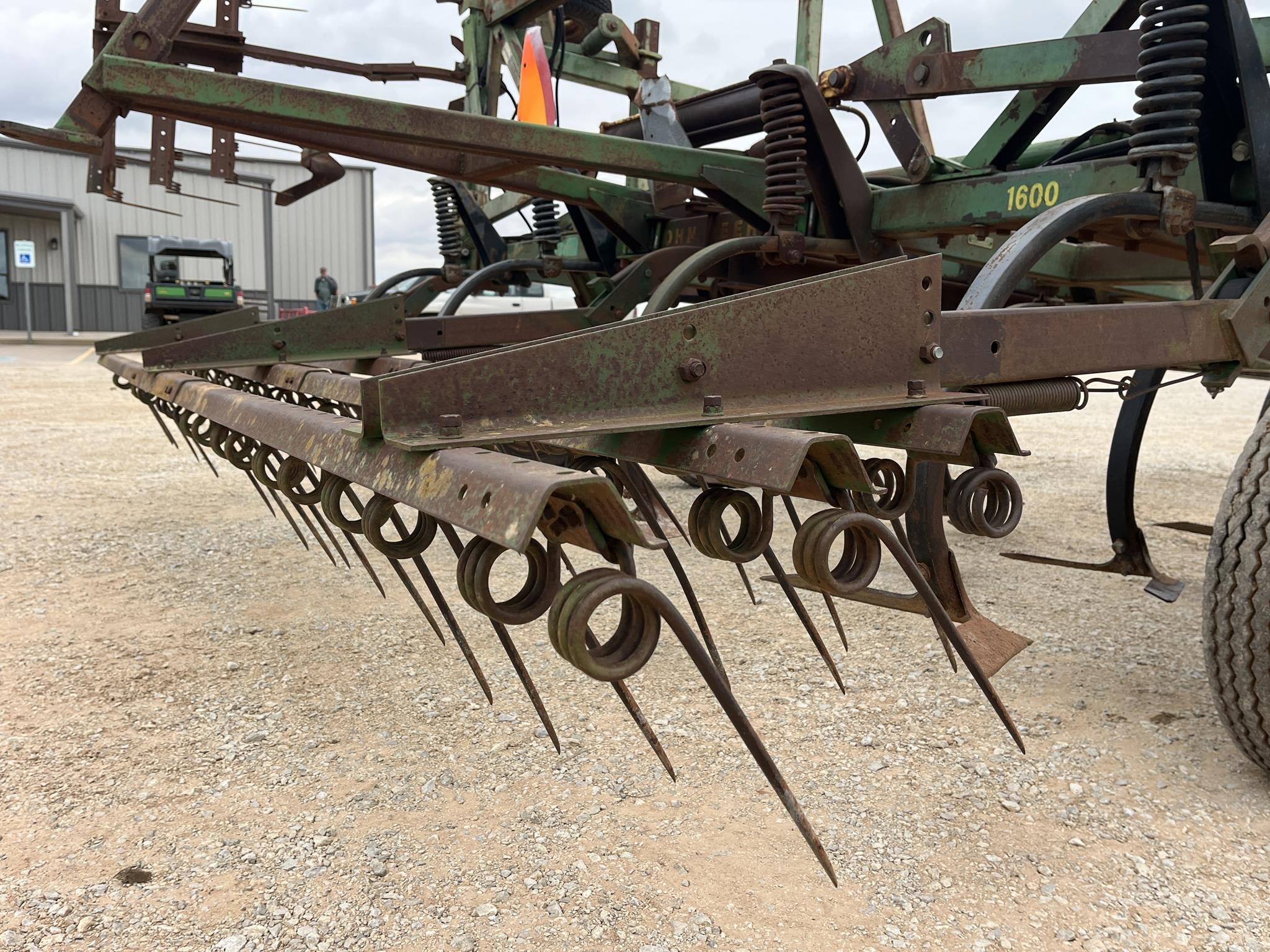  John Deere 1600 Chisel Plow