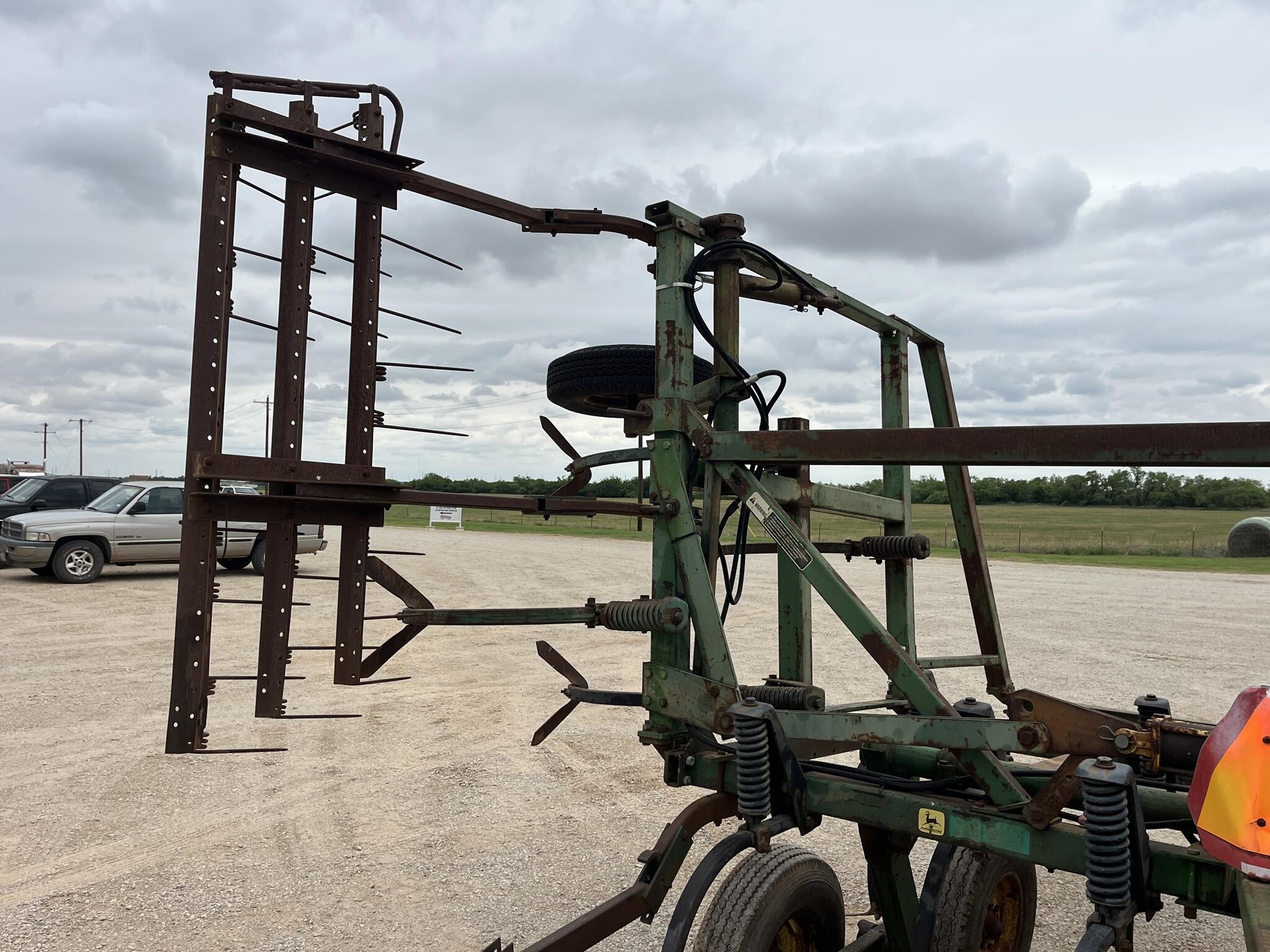  John Deere 1600 Chisel Plow