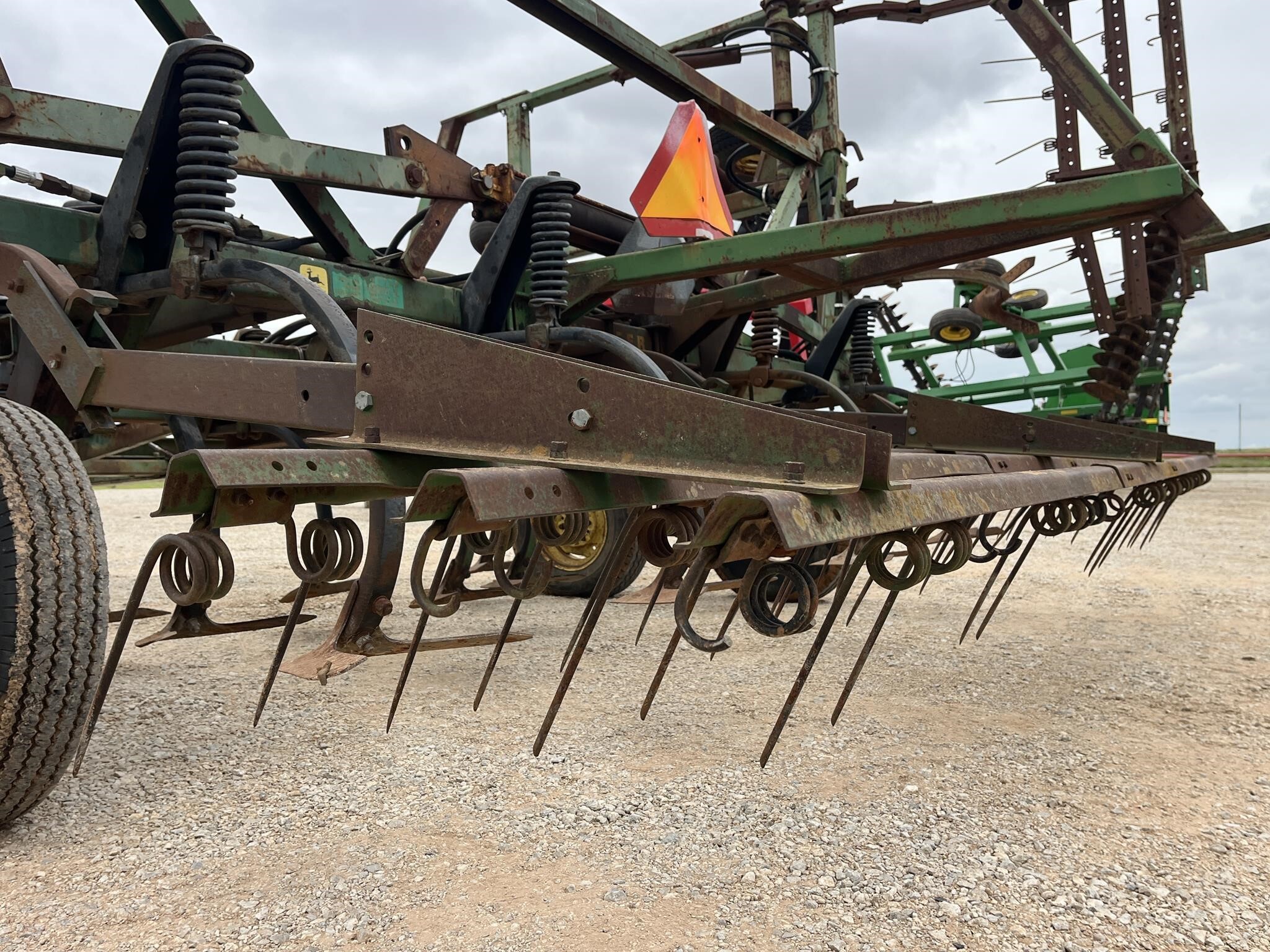  John Deere 1600 Chisel Plow