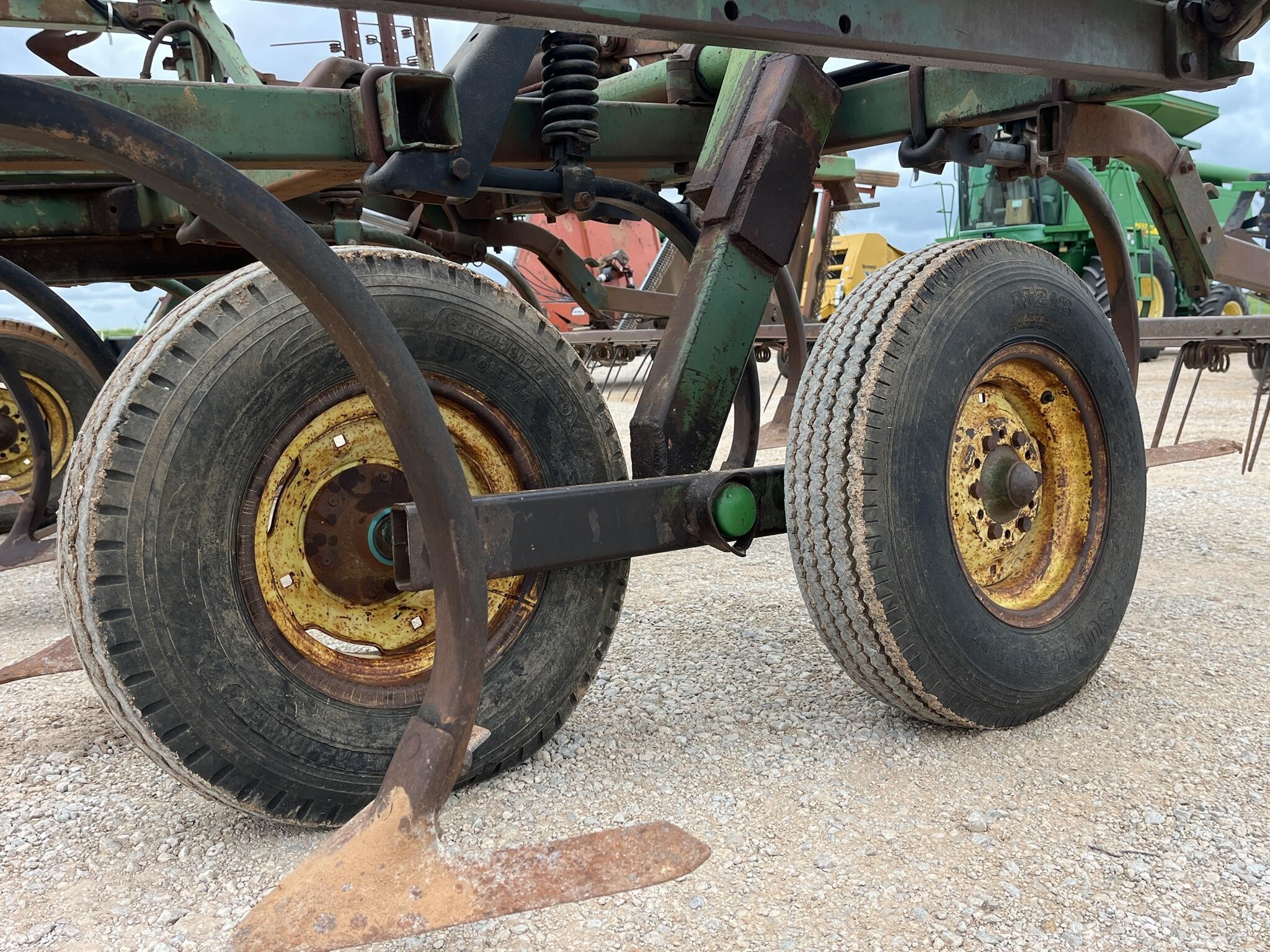  John Deere 1600 Chisel Plow