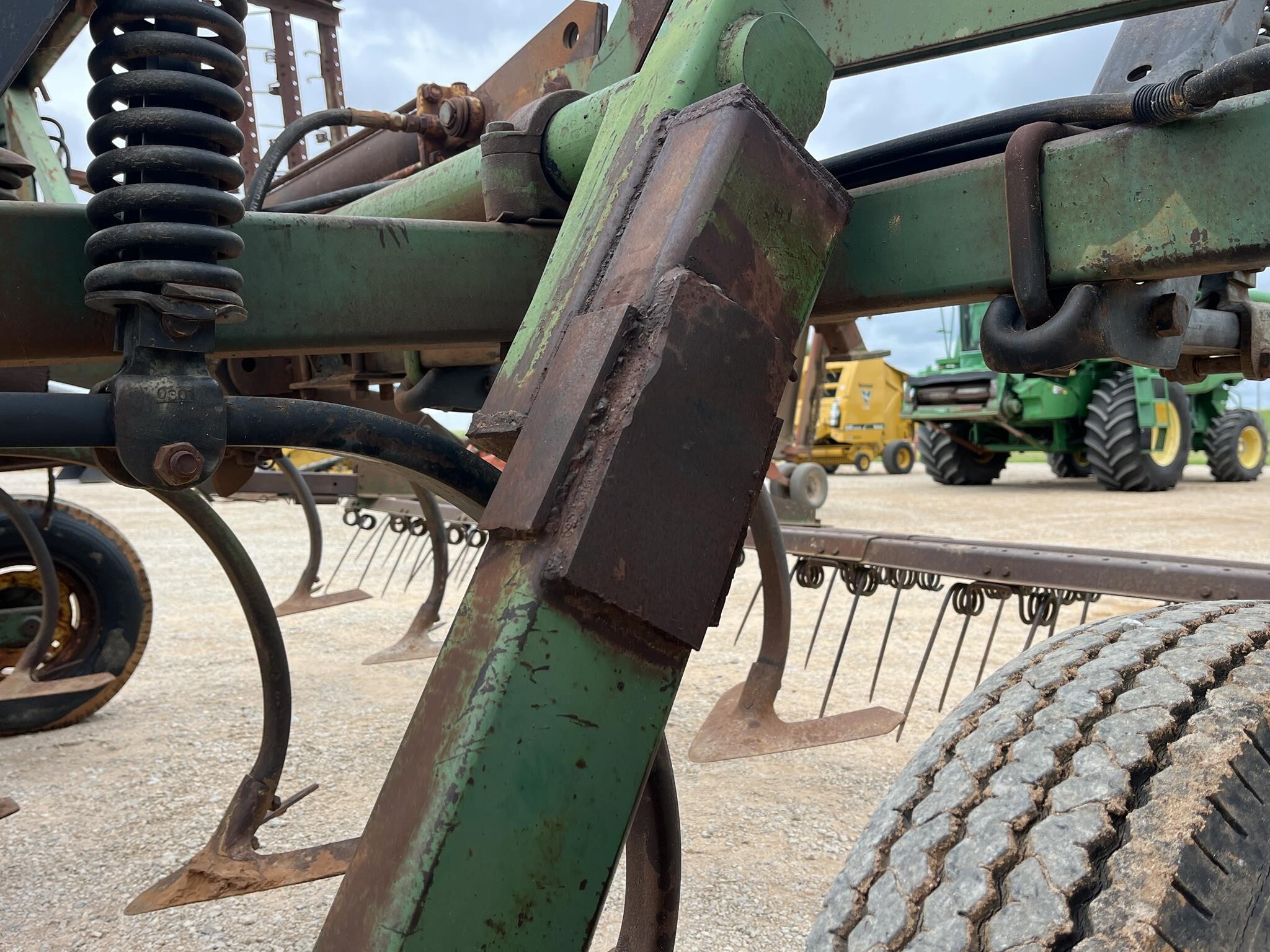  John Deere 1600 Chisel Plow