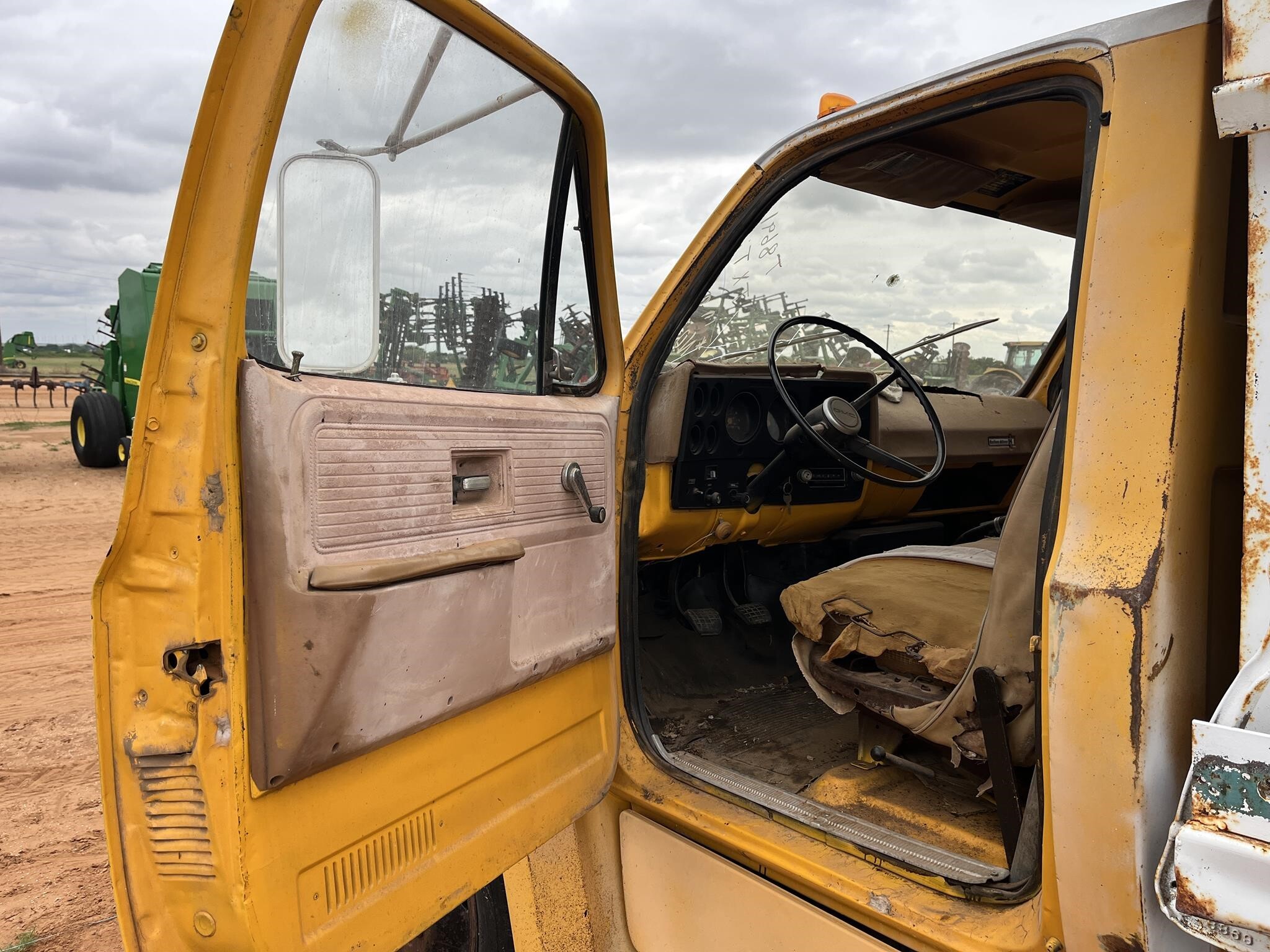 1979 GMC 6000 Semi Trucks/Trailer