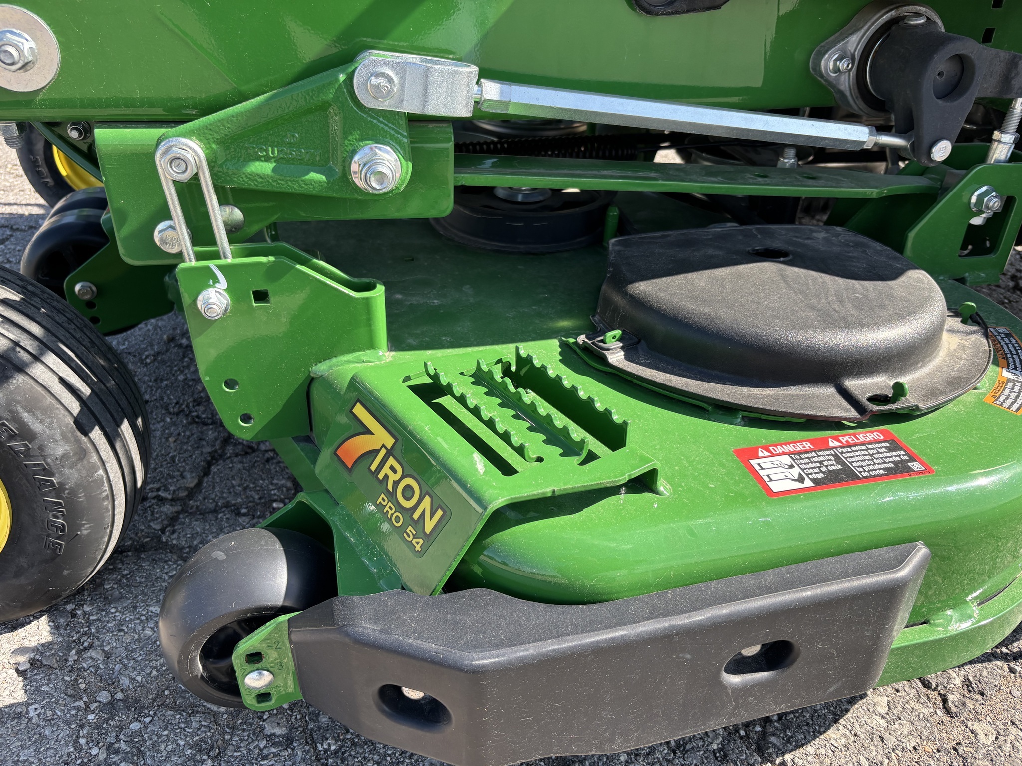 2023 John Deere Z930R Lawn Mower
