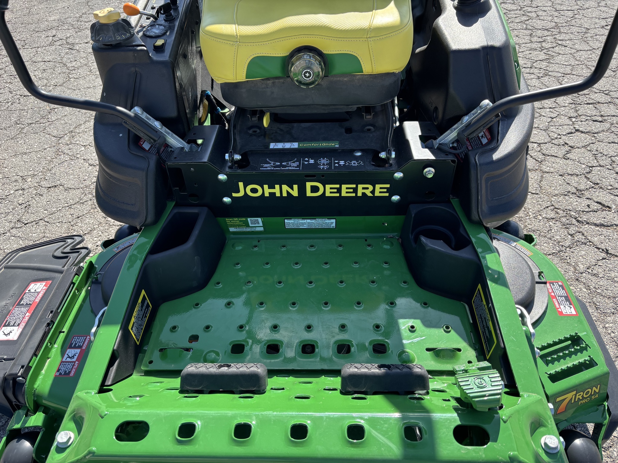 2023 John Deere Z930R Lawn Mower