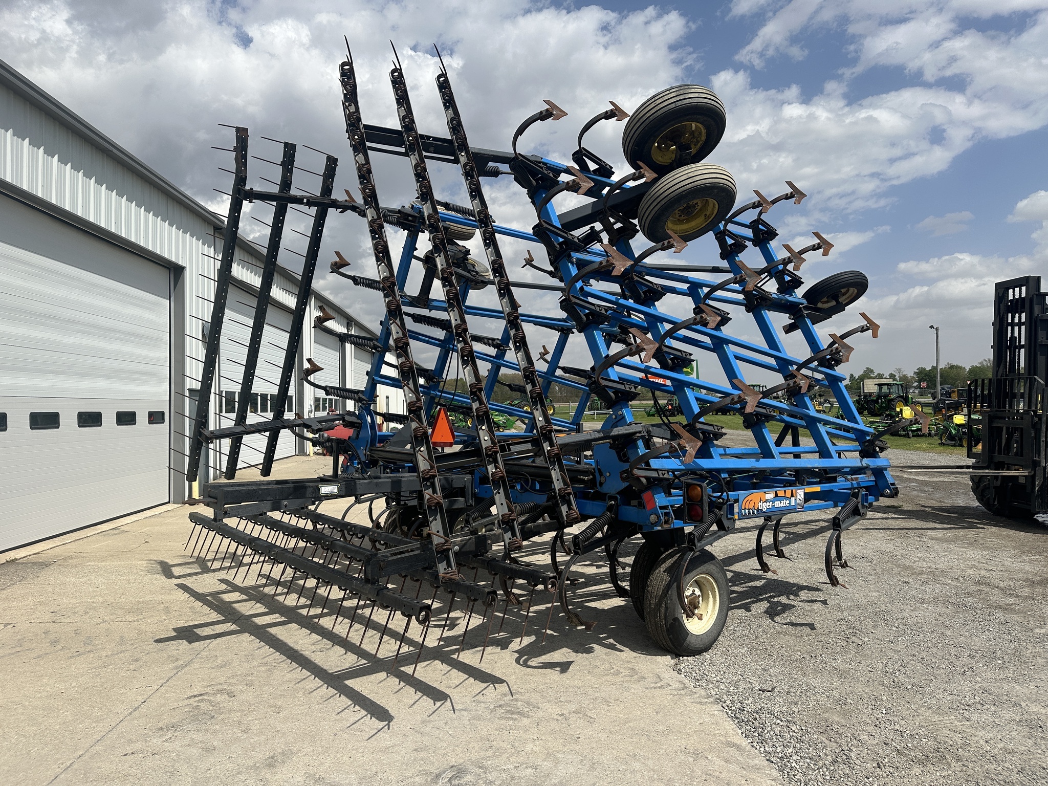 1996 DMI Tigermate II Field Cultivator