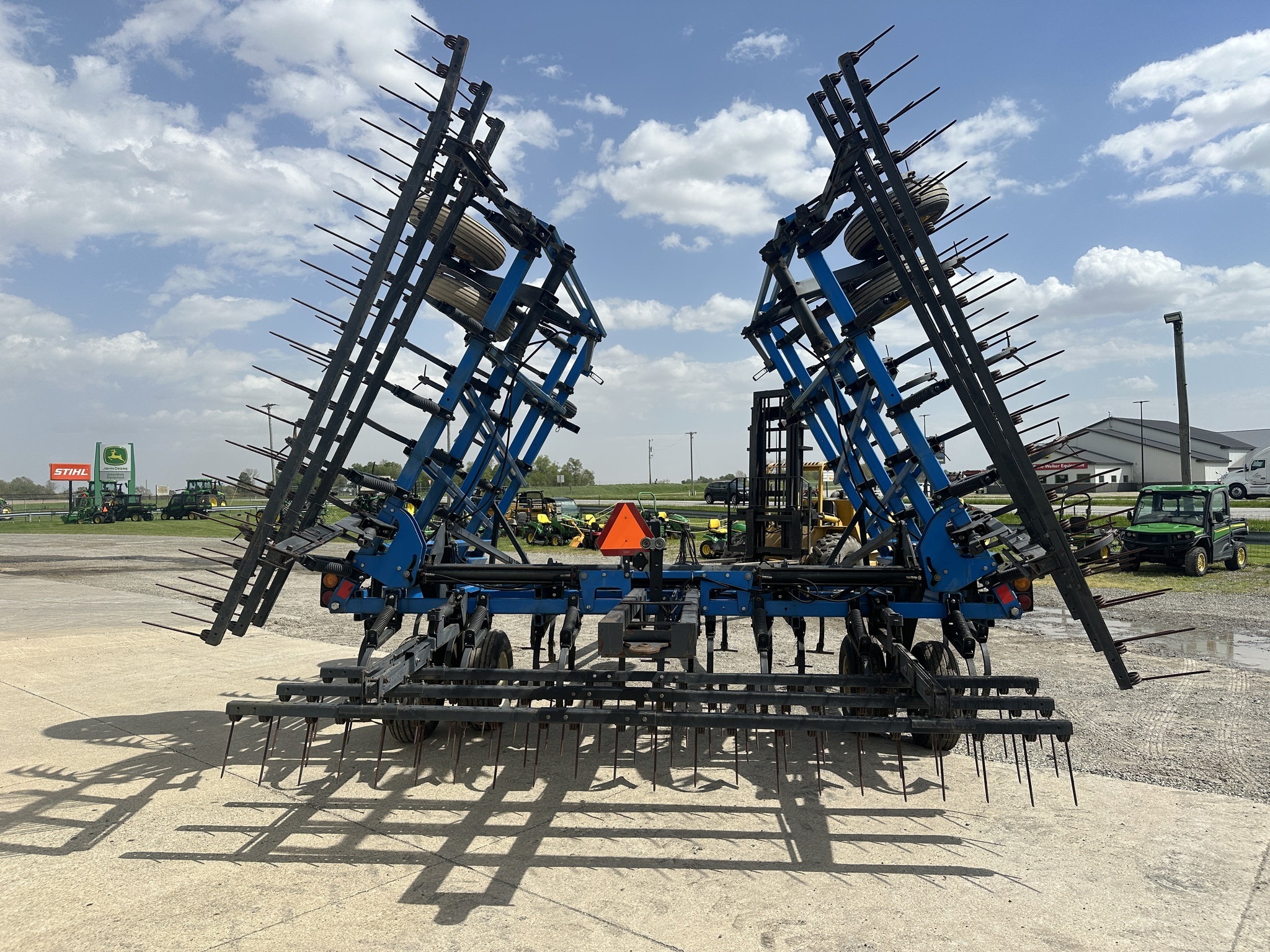 1996 DMI Tigermate II Field Cultivator