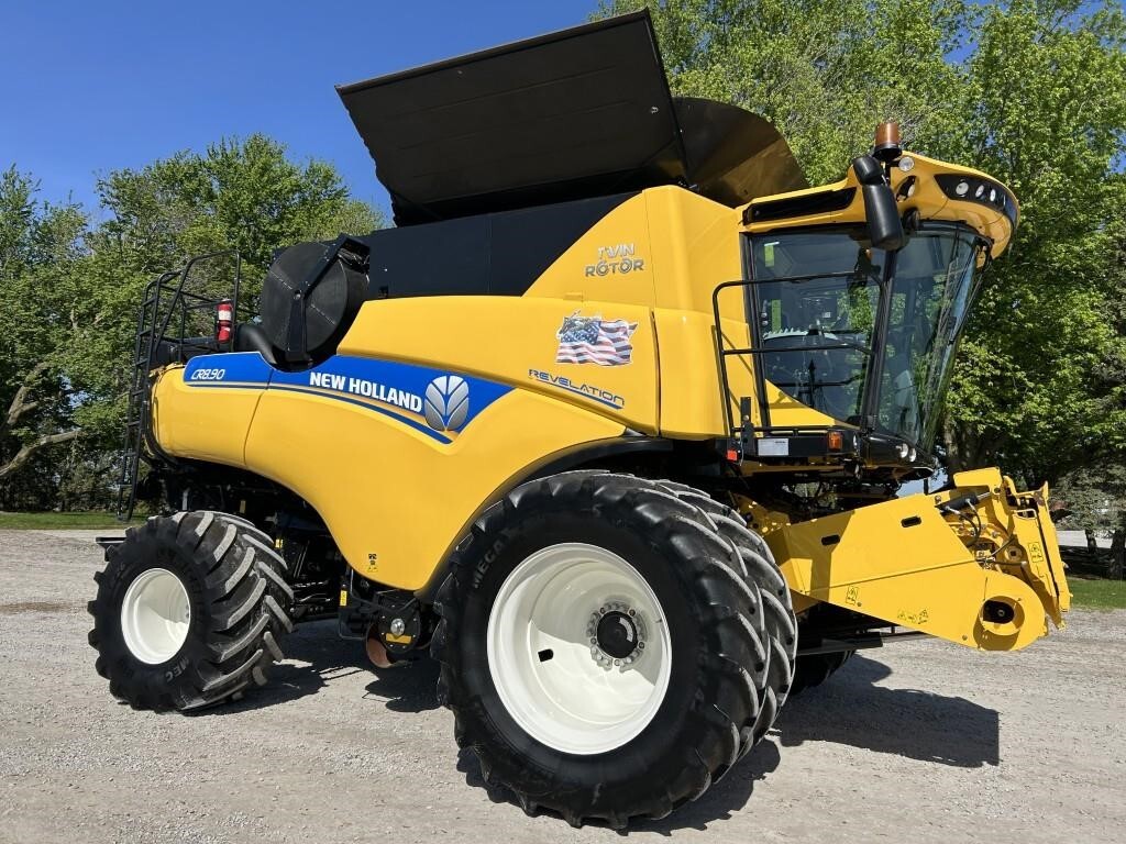 2018 New Holland CR8.90 Combine