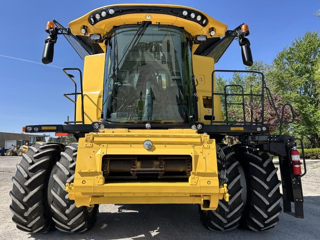 2018 New Holland CR8.90 Combine