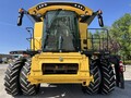 2018 New Holland CR8.90 Combine