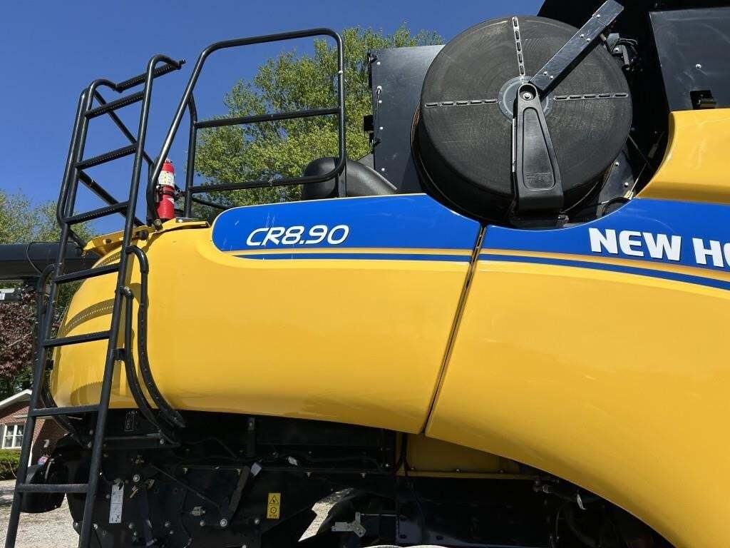 2018 New Holland CR8.90 Combine