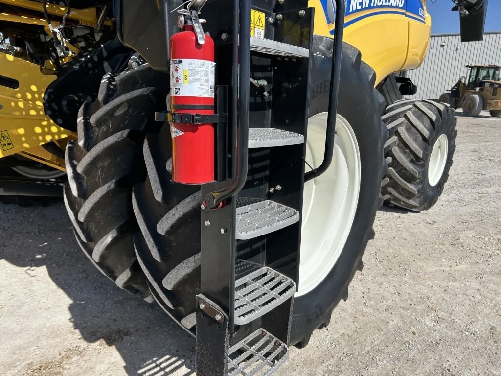 2018 New Holland CR8.90 Combine