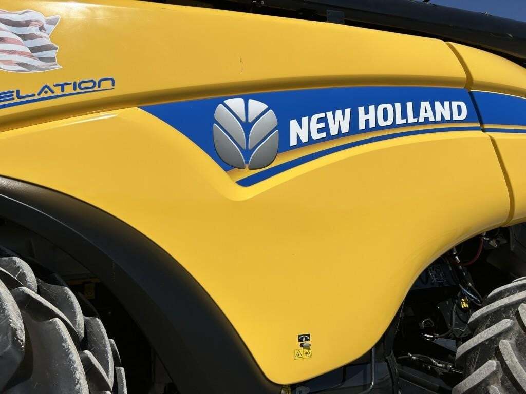 2018 New Holland CR8.90 Combine