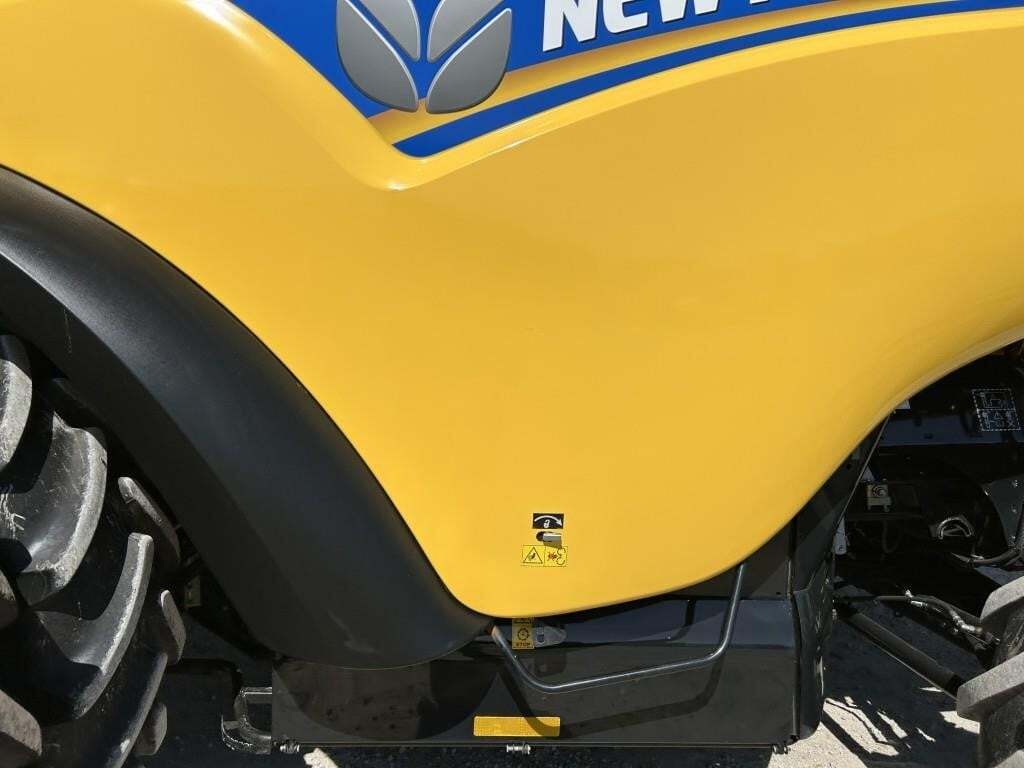 2018 New Holland CR8.90 Combine