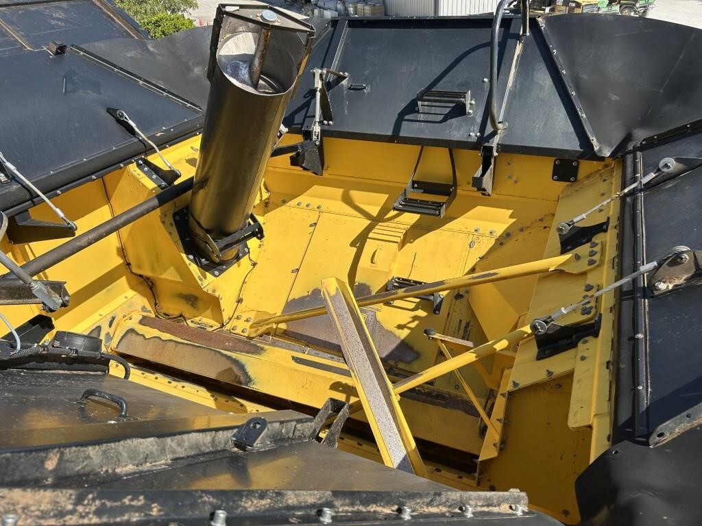 2018 New Holland CR8.90 Combine