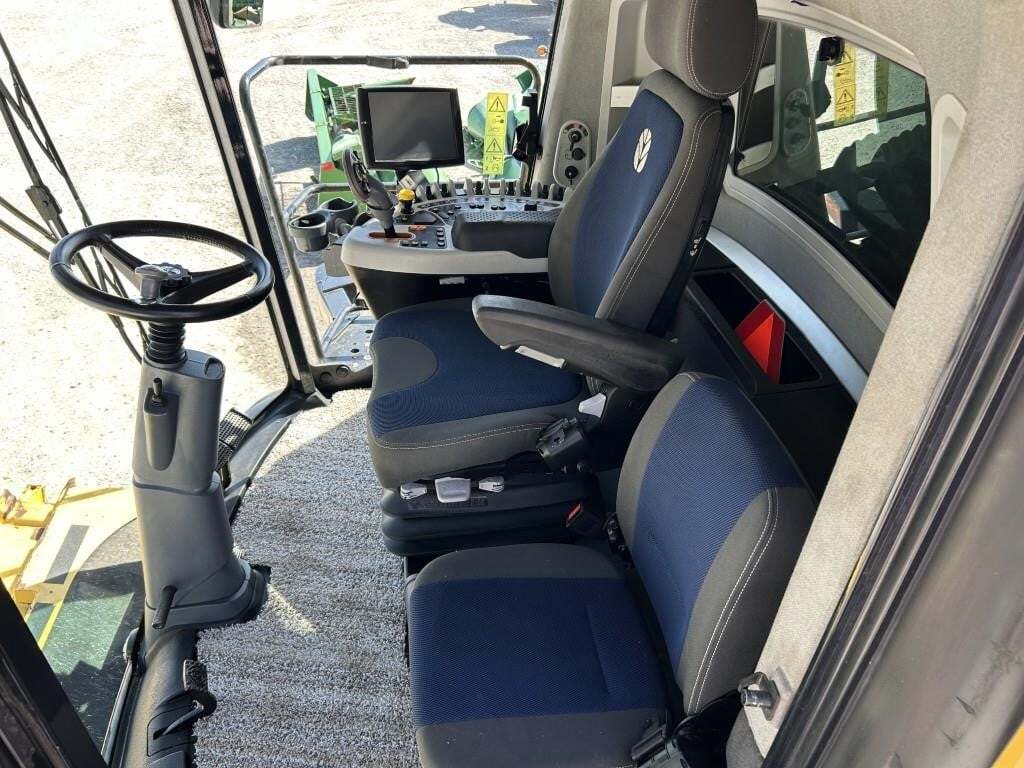2018 New Holland CR8.90 Combine