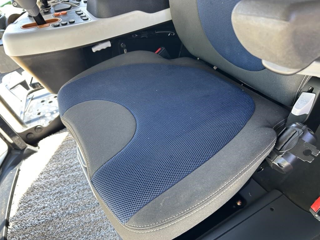 2018 New Holland CR8.90 Combine