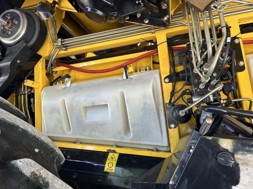 2018 New Holland CR8.90 Combine