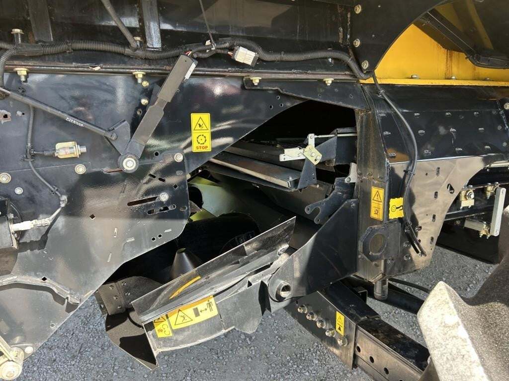 2018 New Holland CR8.90 Combine
