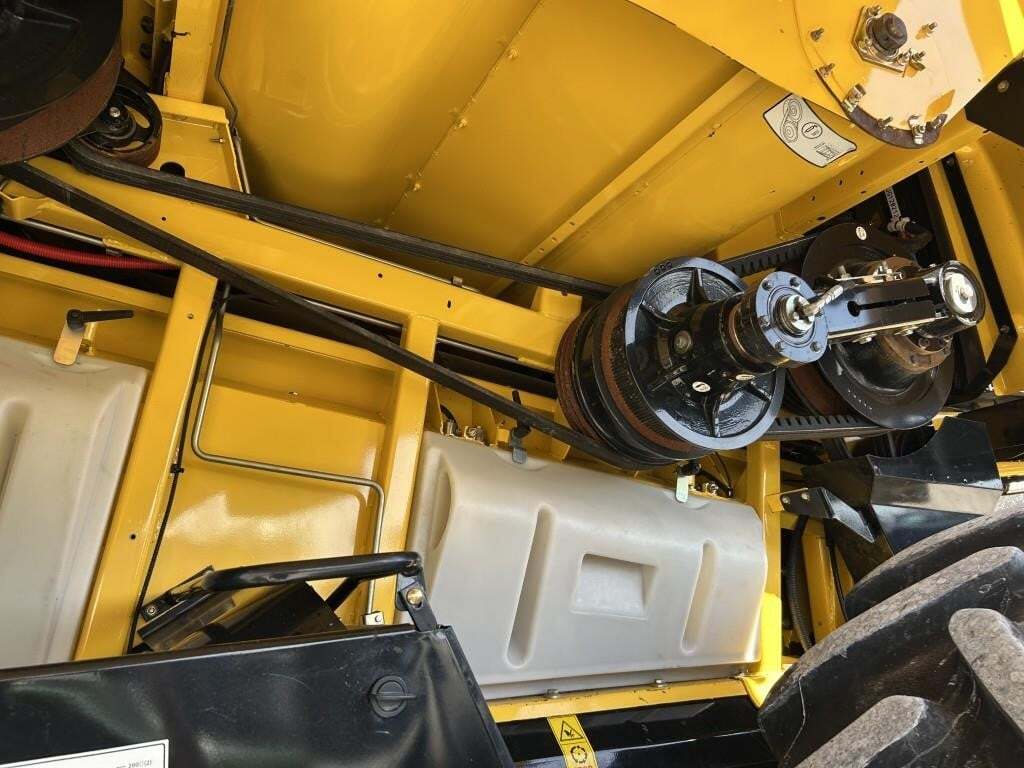 2018 New Holland CR8.90 Combine