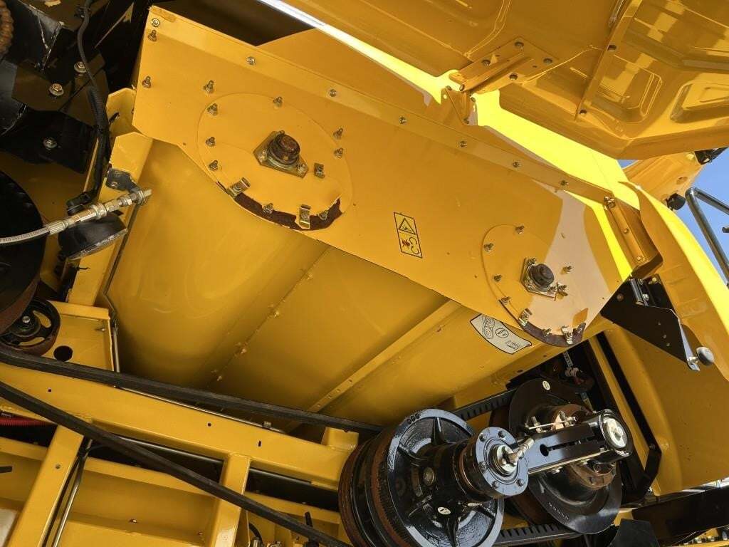 2018 New Holland CR8.90 Combine