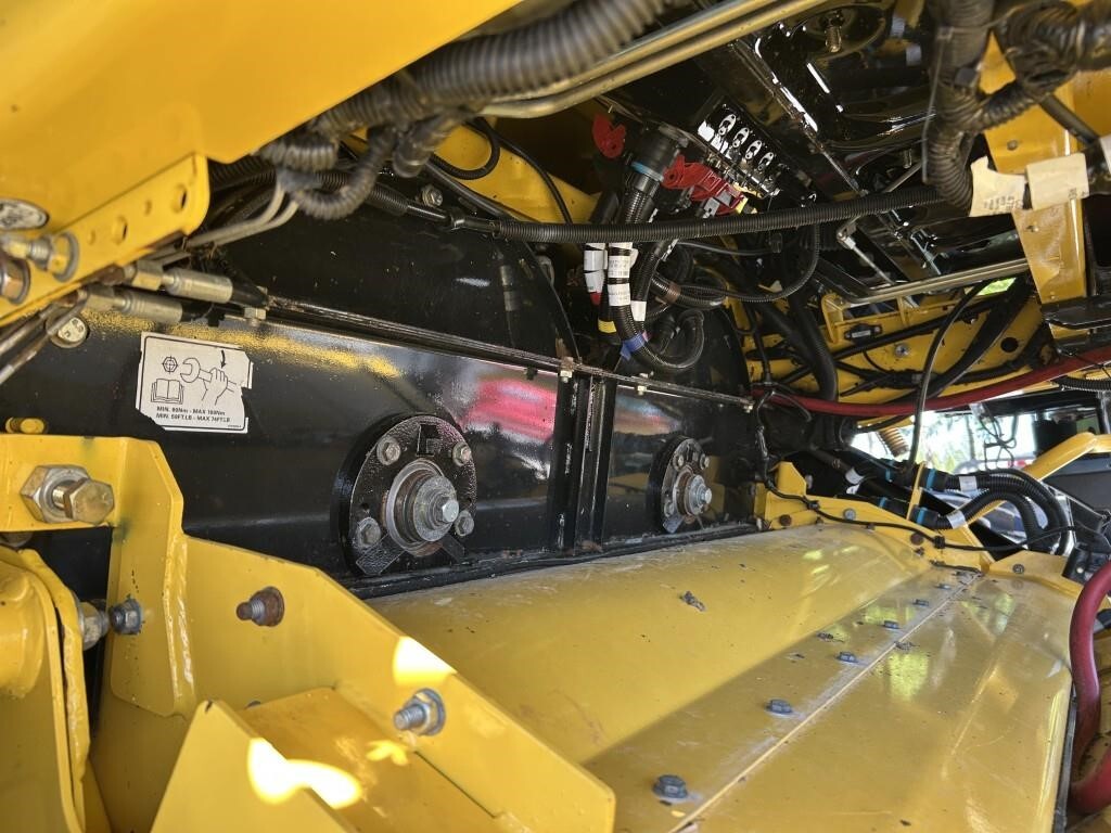 2018 New Holland CR8.90 Combine