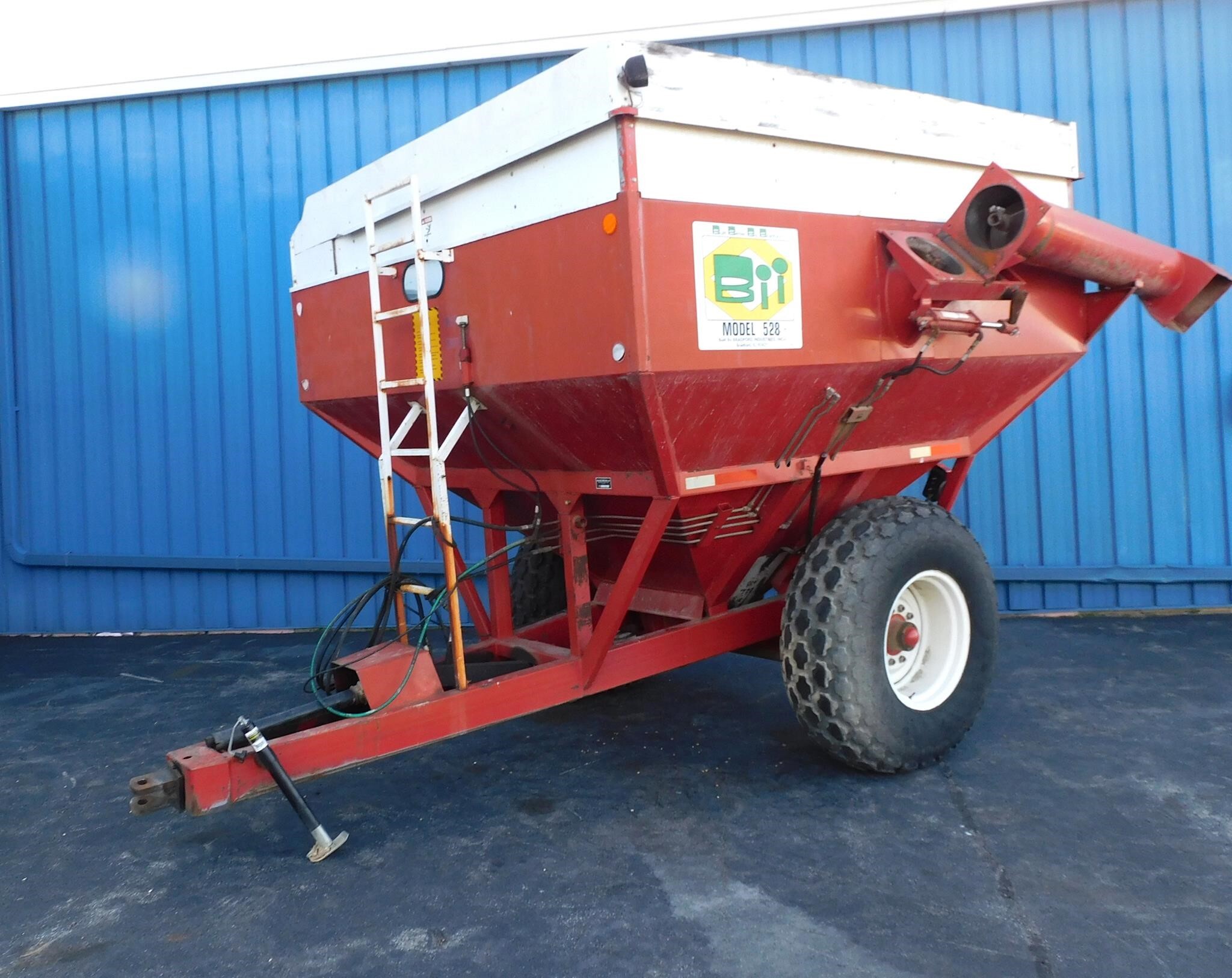  Bradford 528 Grain Cart