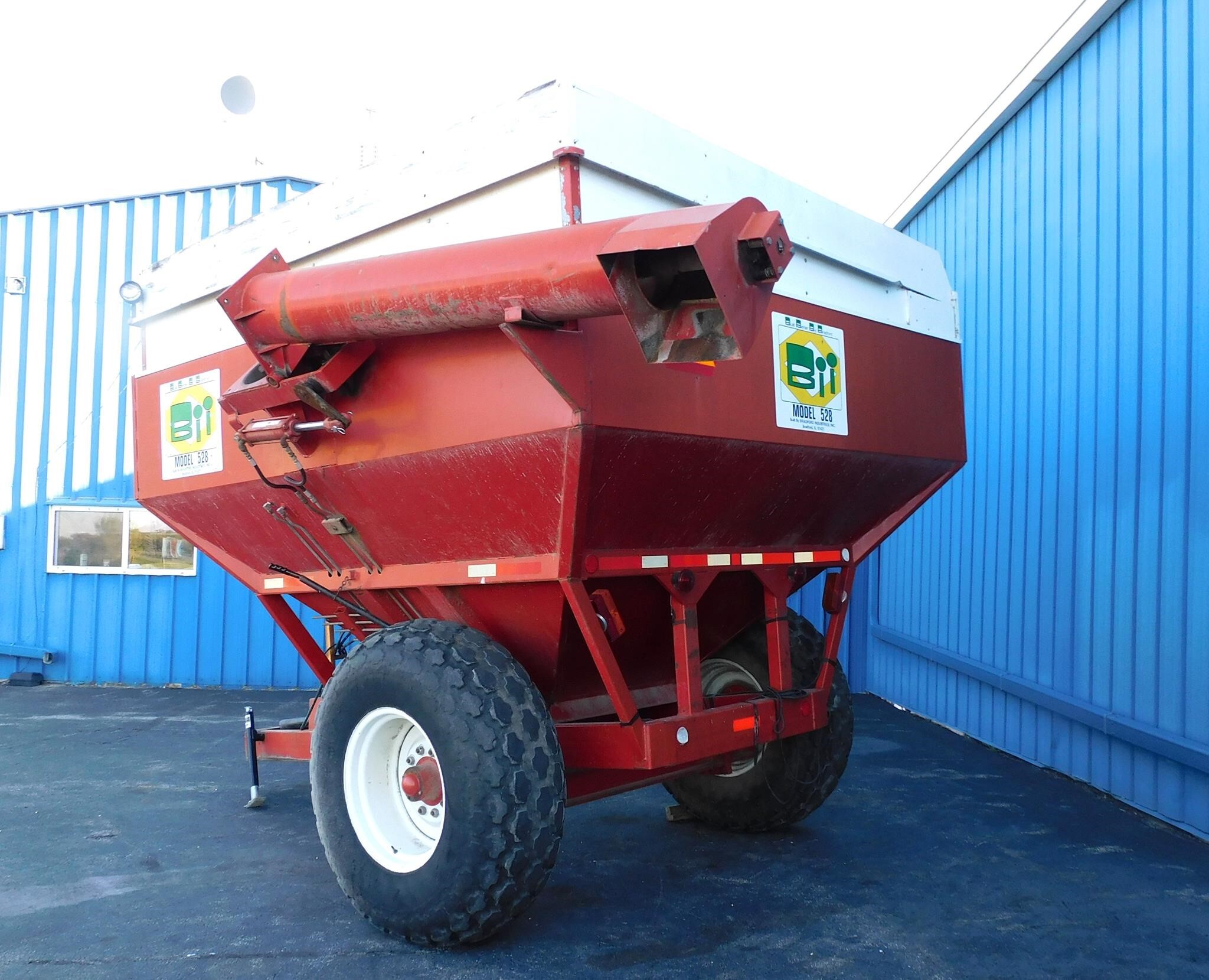  Bradford 528 Grain Cart